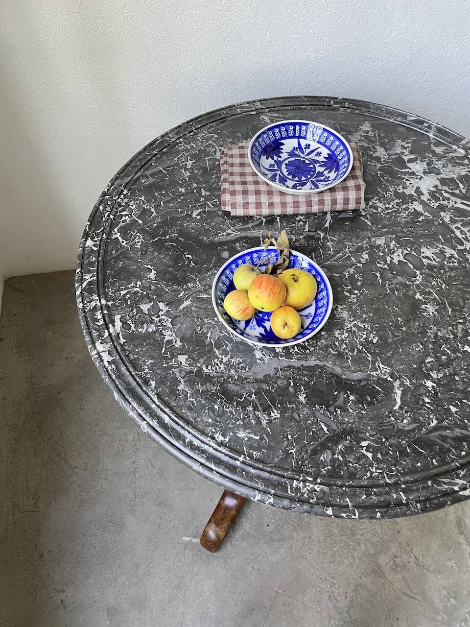 Empire walnut and marble pedestal table, late 19th century