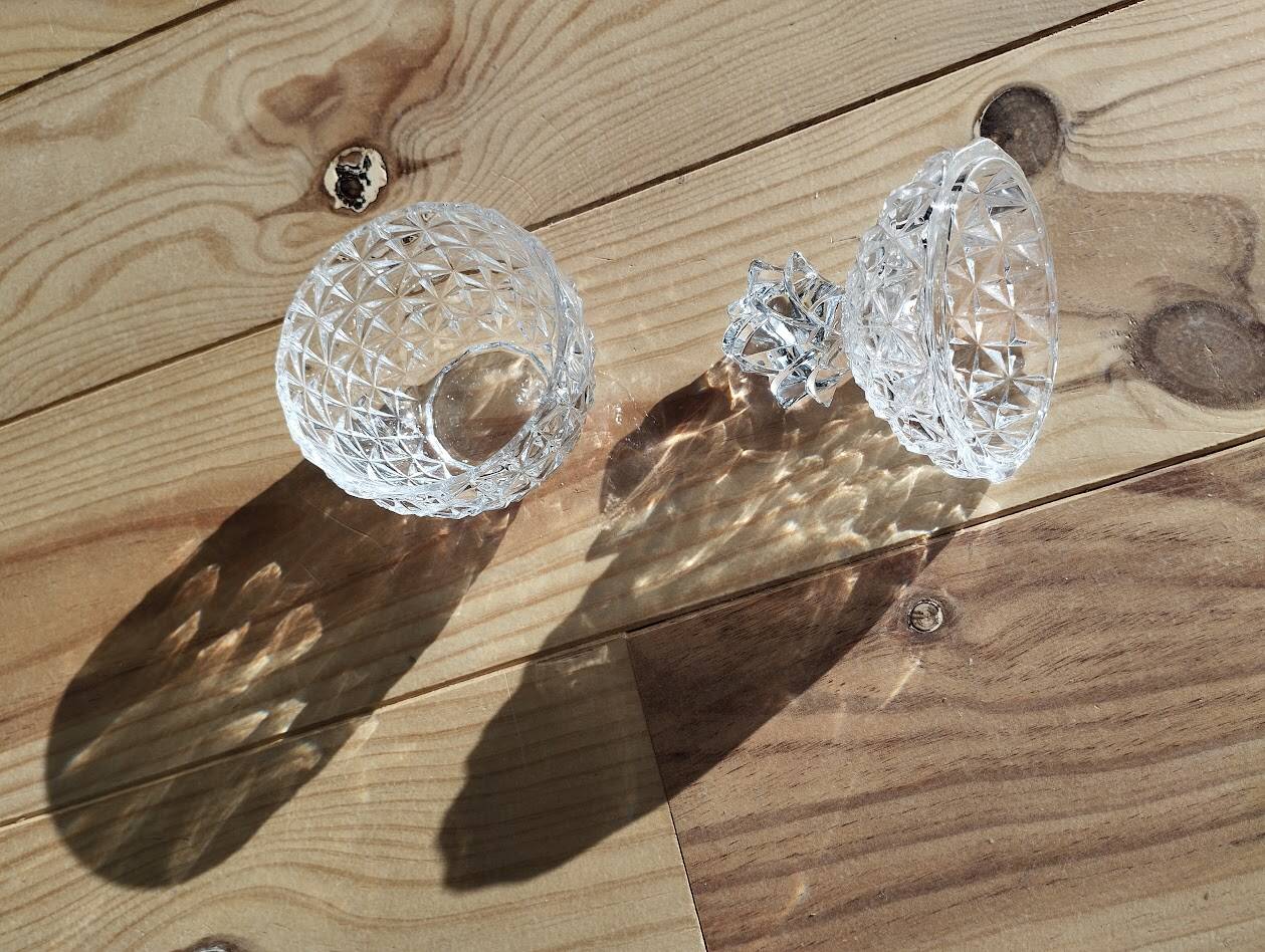 Cut crystal pineapple bonbonnière – Iconic decorative piece