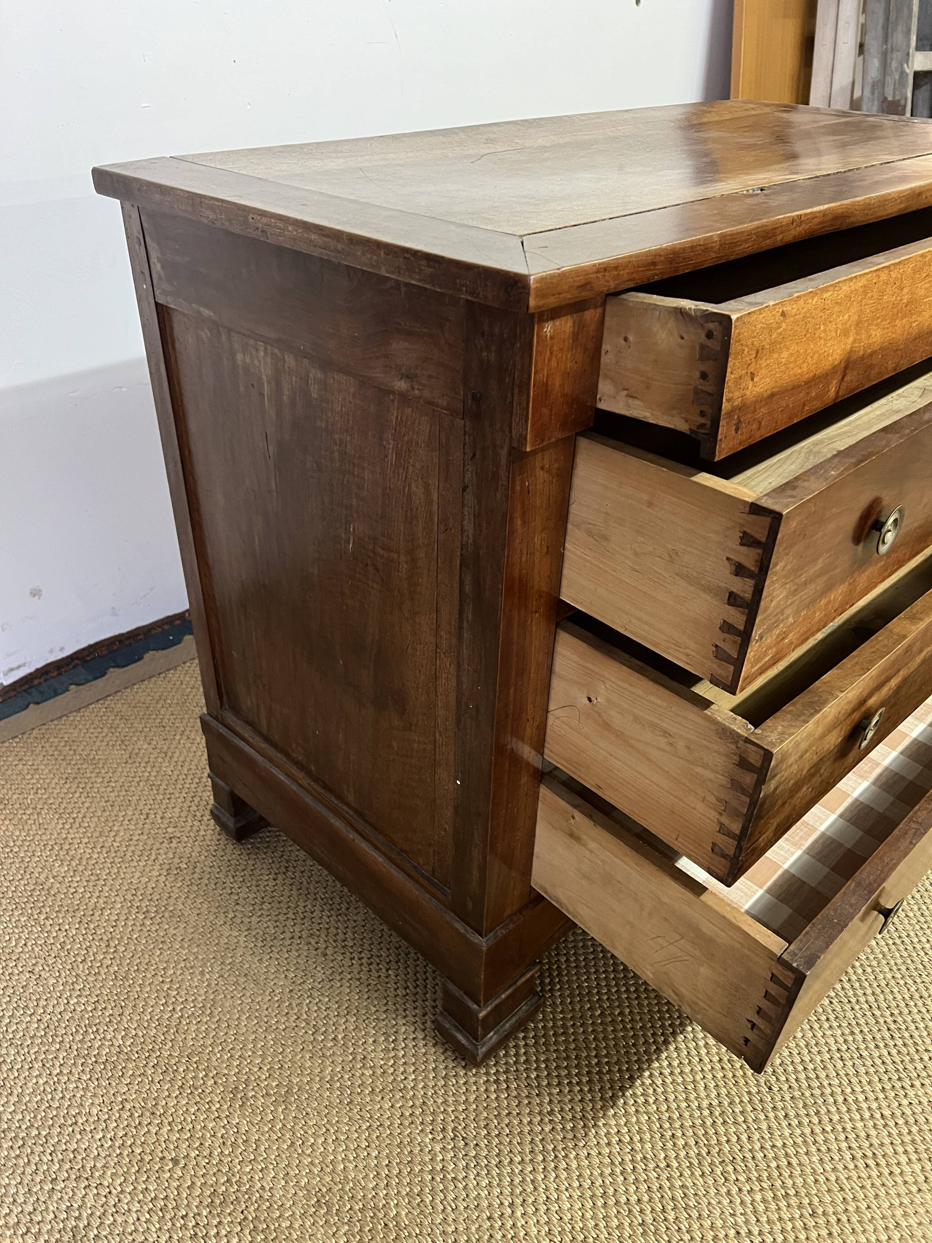 Commode en bois Louis Philippe du 19è siècle