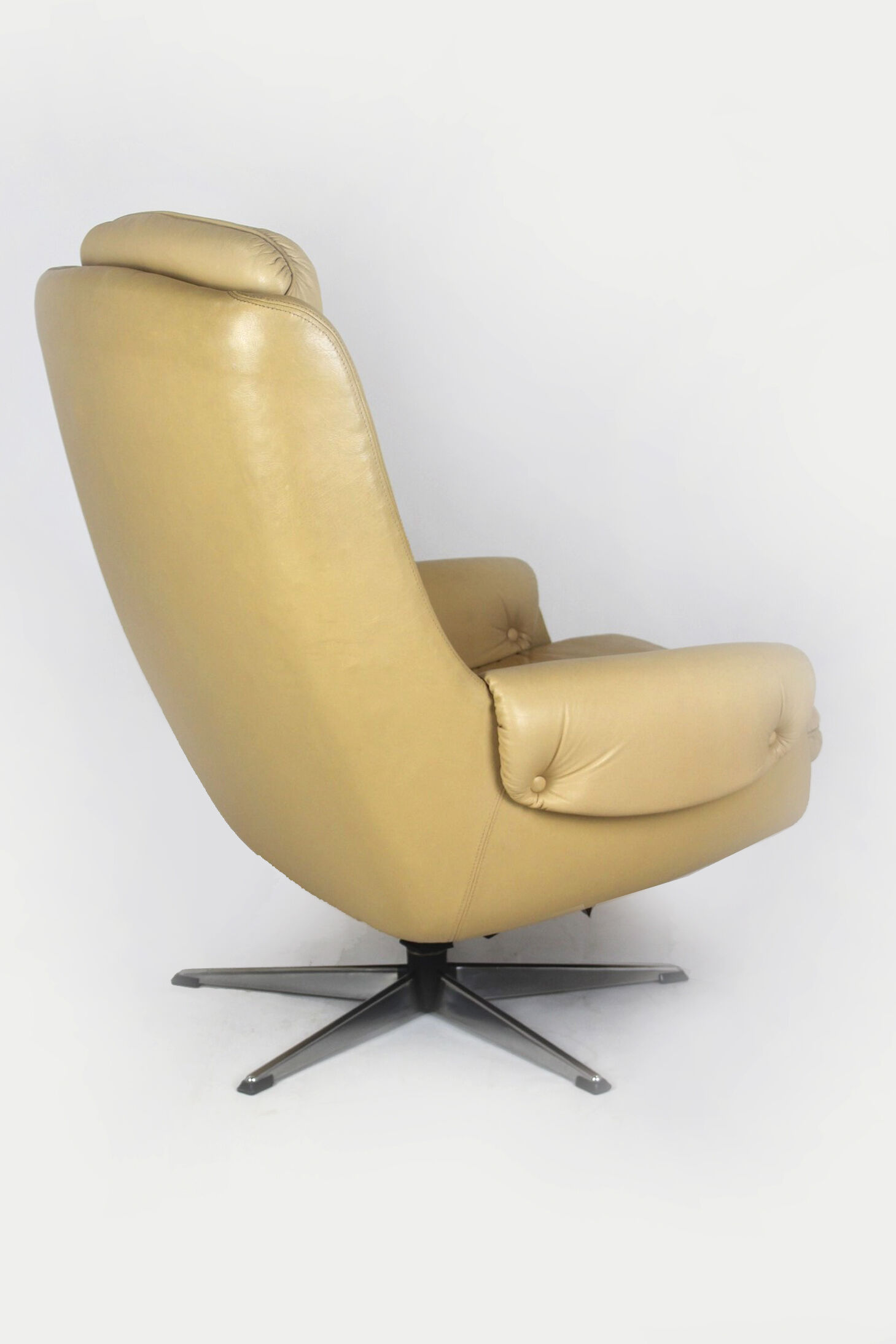 Vintage Finnish Leather Swivel Lounge Chair with Adjustable Recline, 1970s