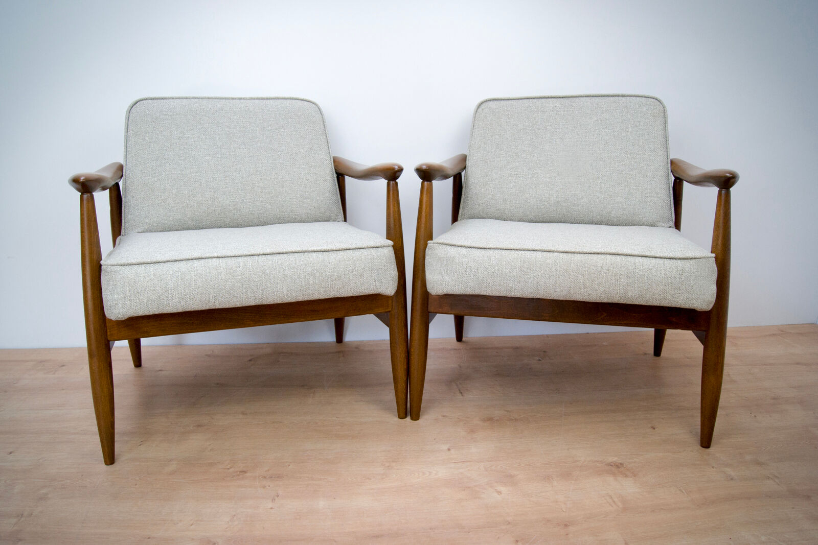 GFM-87 Armchairs by Juliusz Kedziorek for Gościcińskie Furniture, 1960s, Set of 2