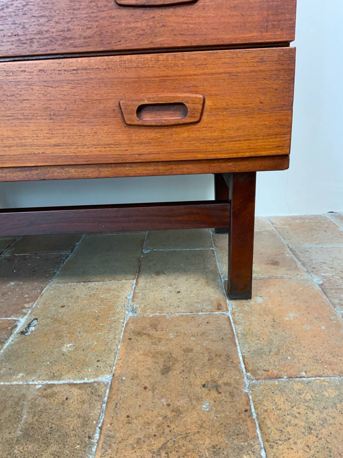 Scandinavian secretary