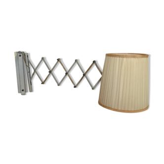 Articulated wall light