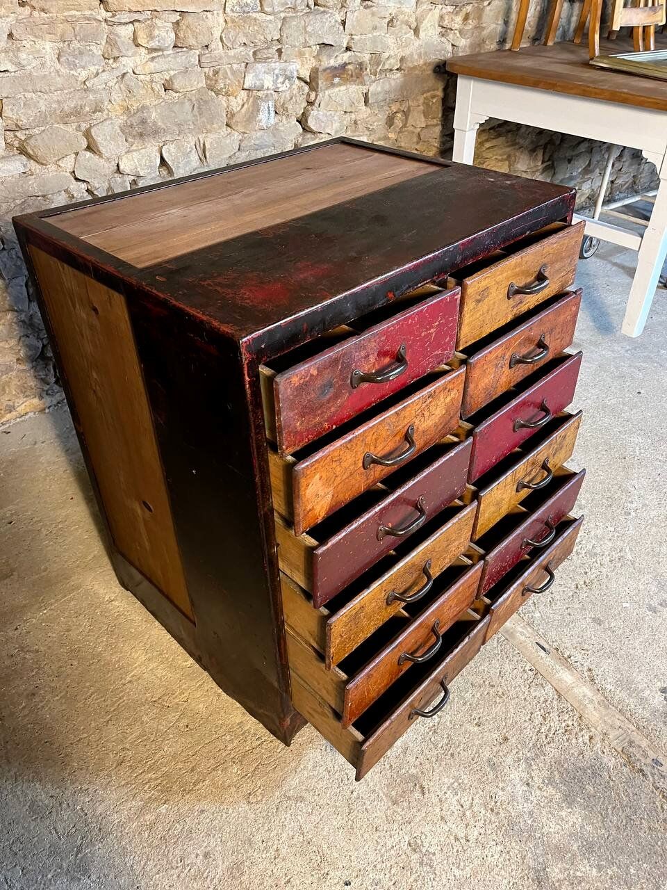 Workshop furniture with drawers