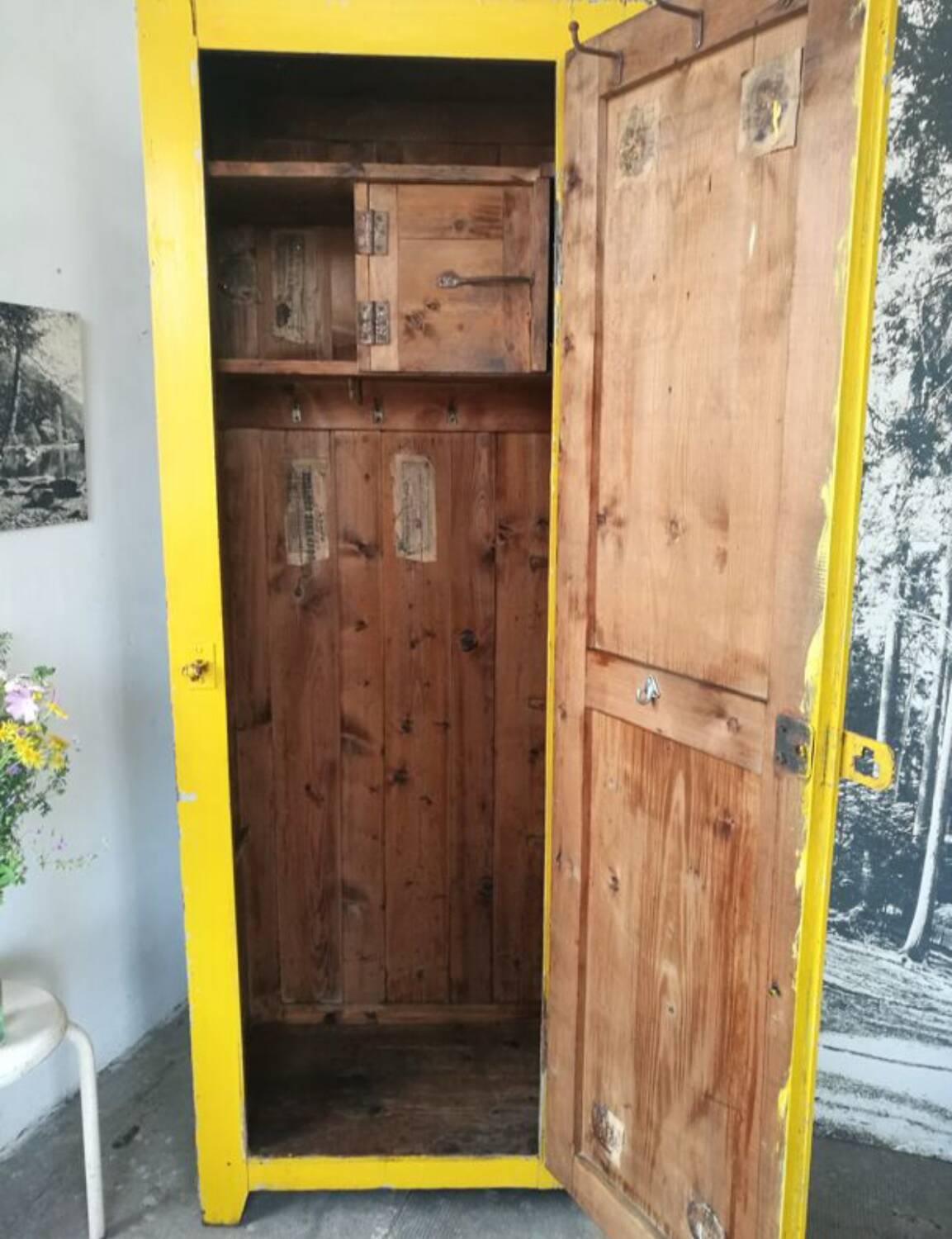 Armoire en sapin des années 20