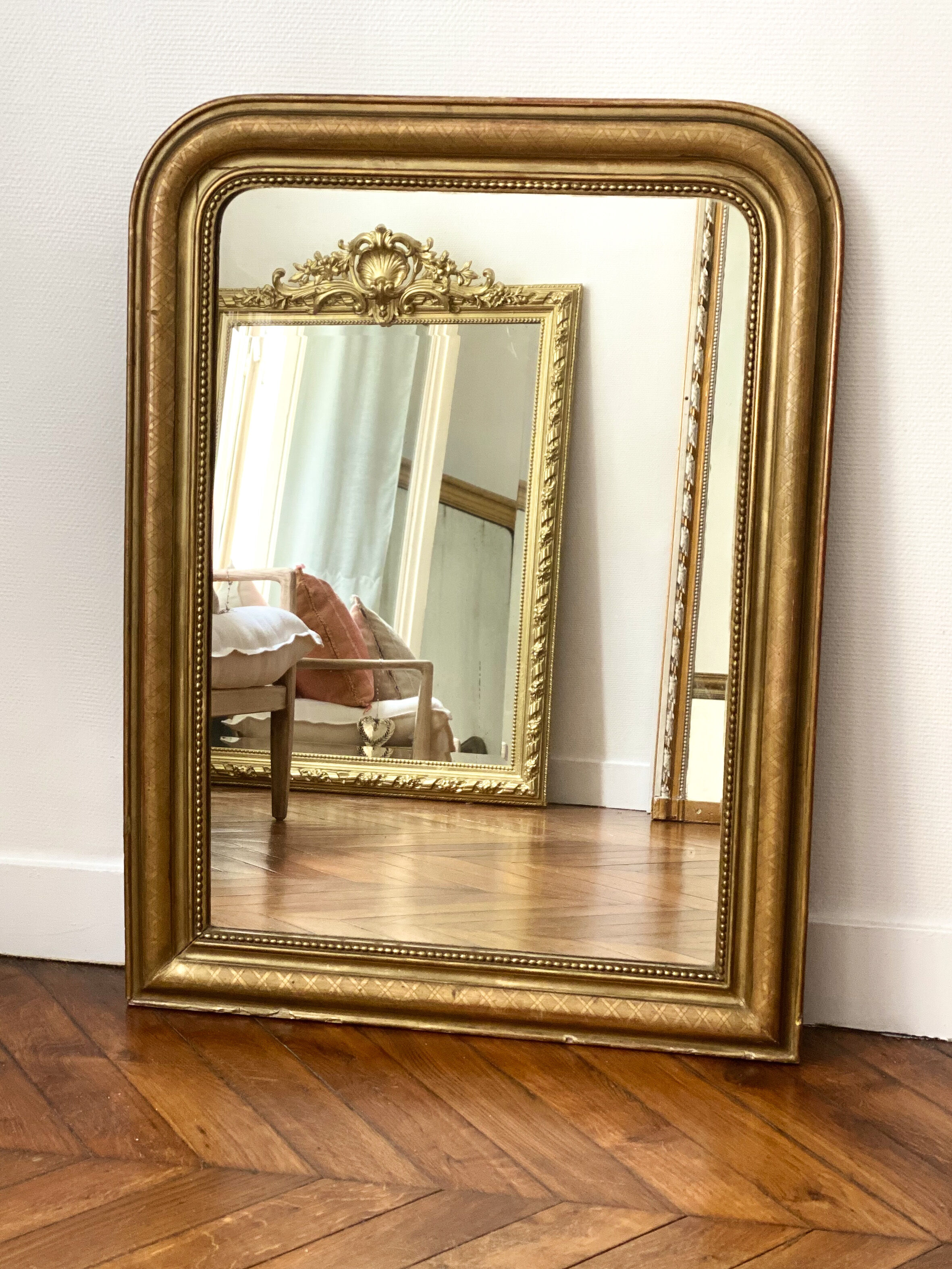 Miroir Louis Philippe perlé doré sculpté 74x98cm