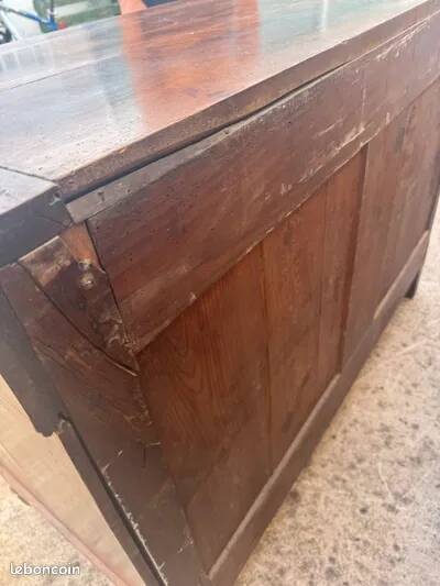 Furniture / chest of drawers with 4 drawers, 19th century.