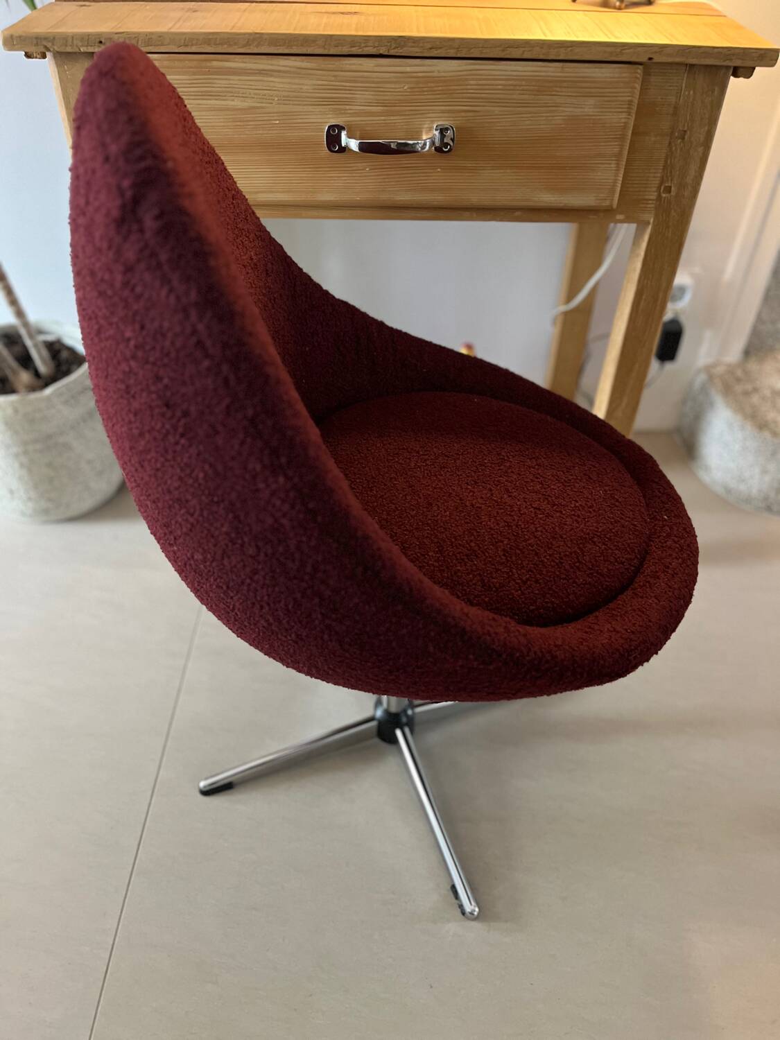 Pair of vintage 1970s swivel egg chairs