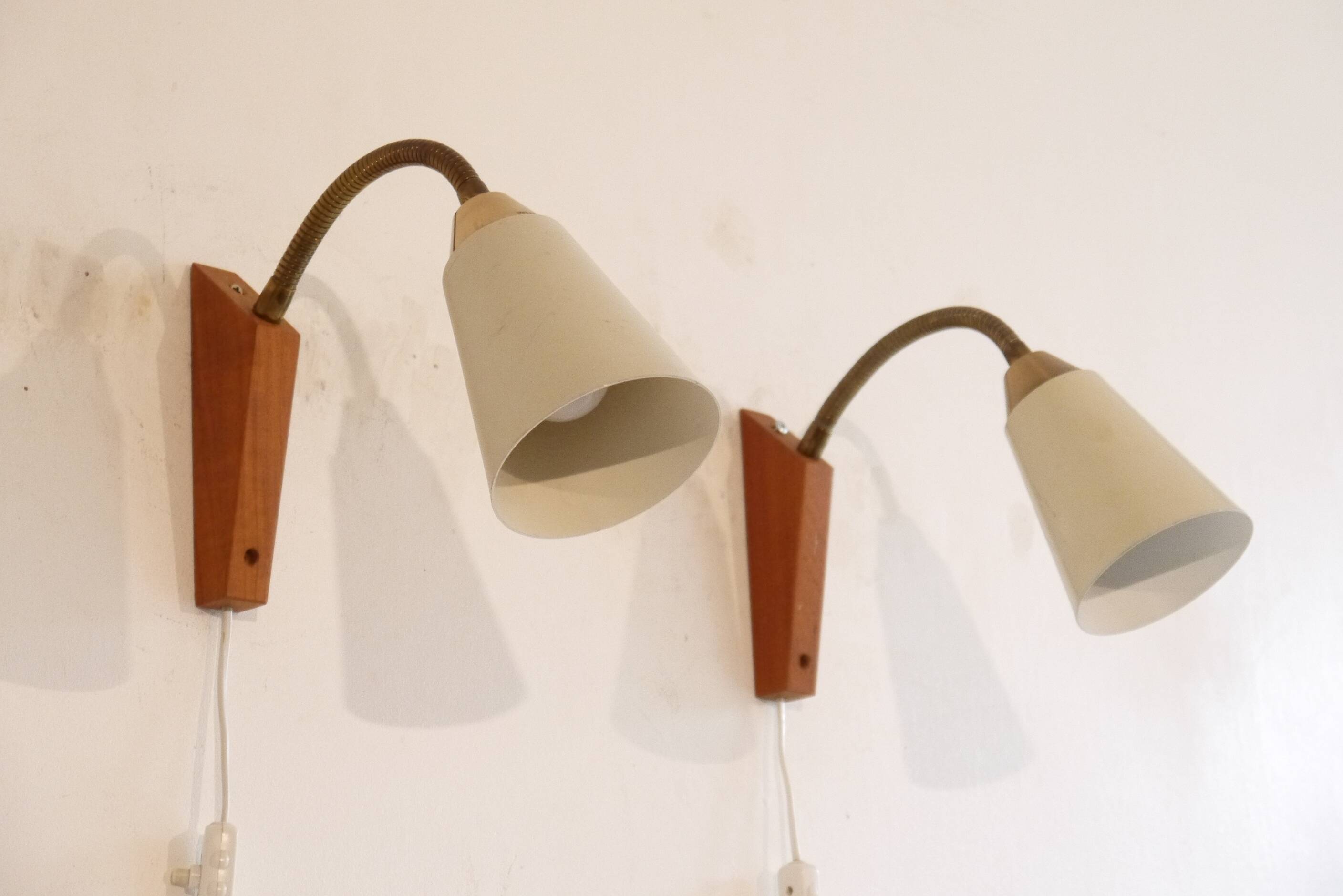 Paire d'applique scandinaves en teck 1960