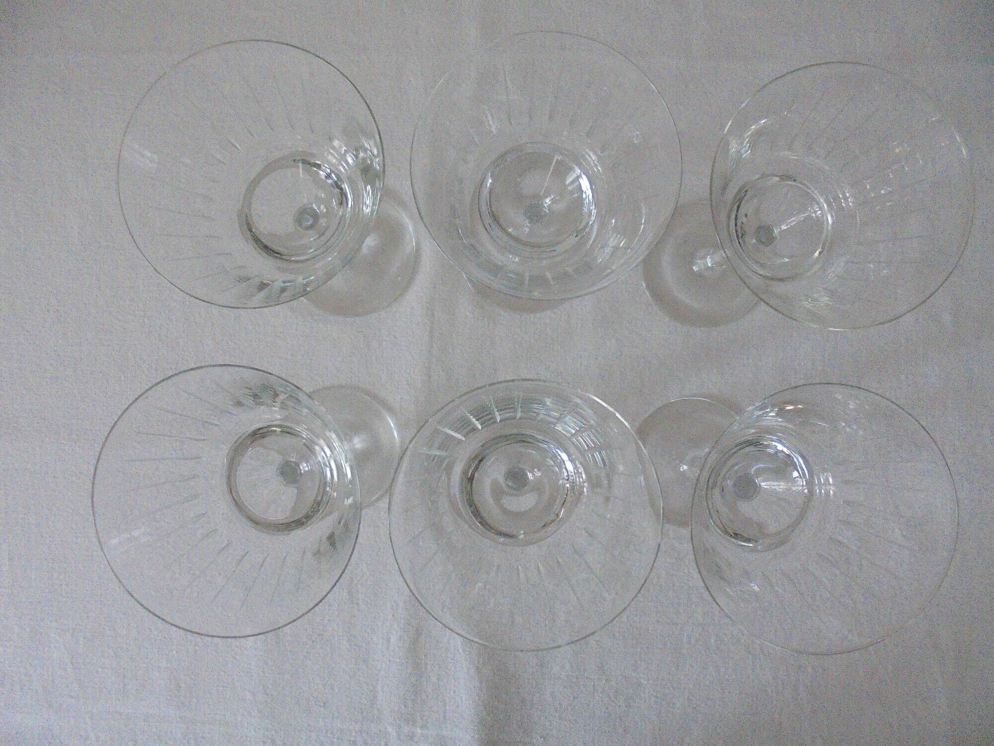 Lot A 6 glasses of chiseled crystal wine Height 15.5 cm Diameter edge sup. 8 cm