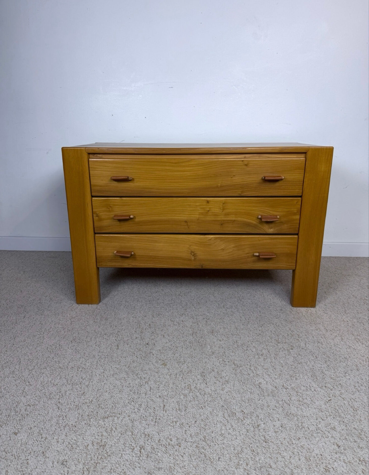 Elm chest of drawers - Regain house -