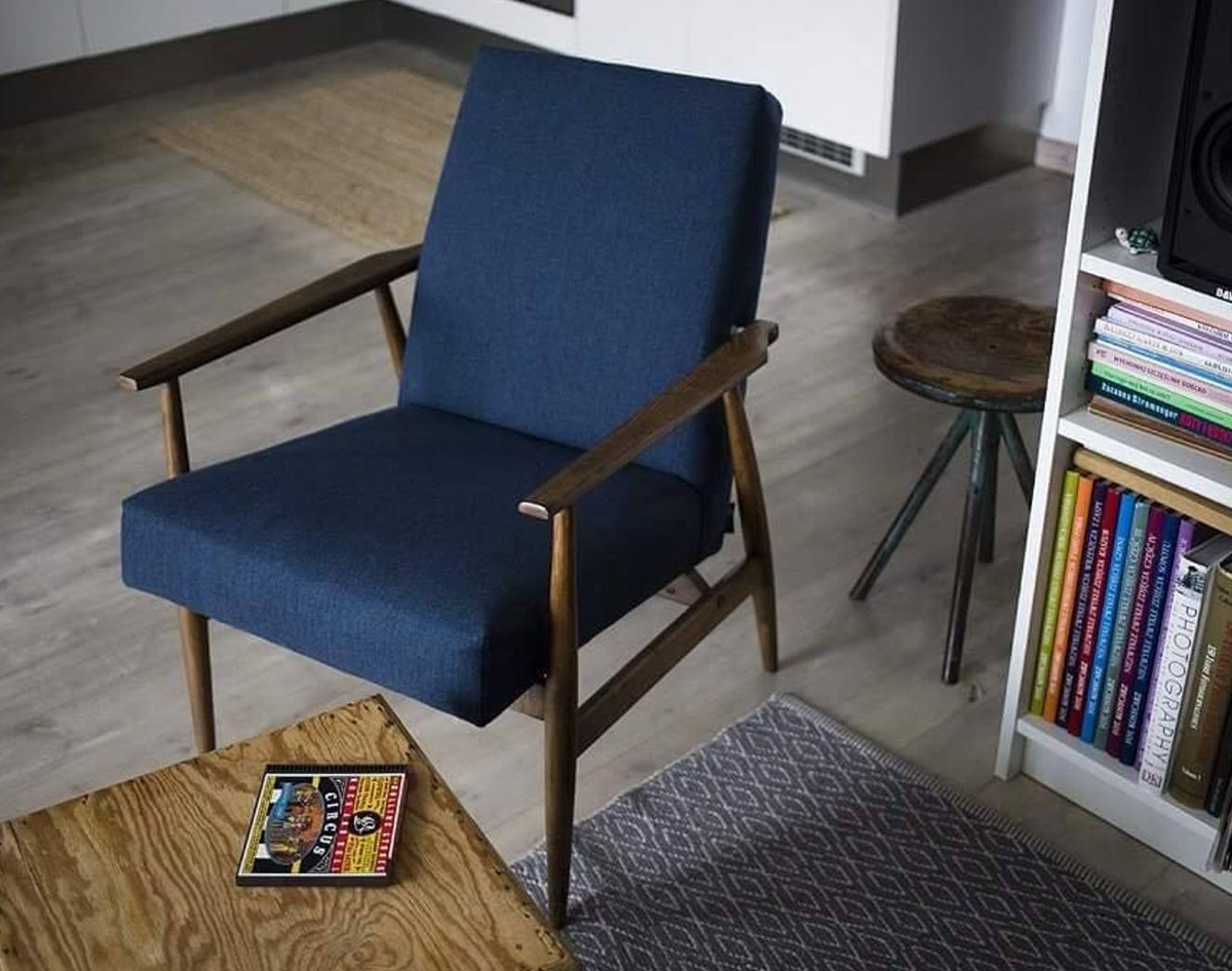 Fauteuil en vernis vintage 300-190 conçu par H. Lis. personnalisation