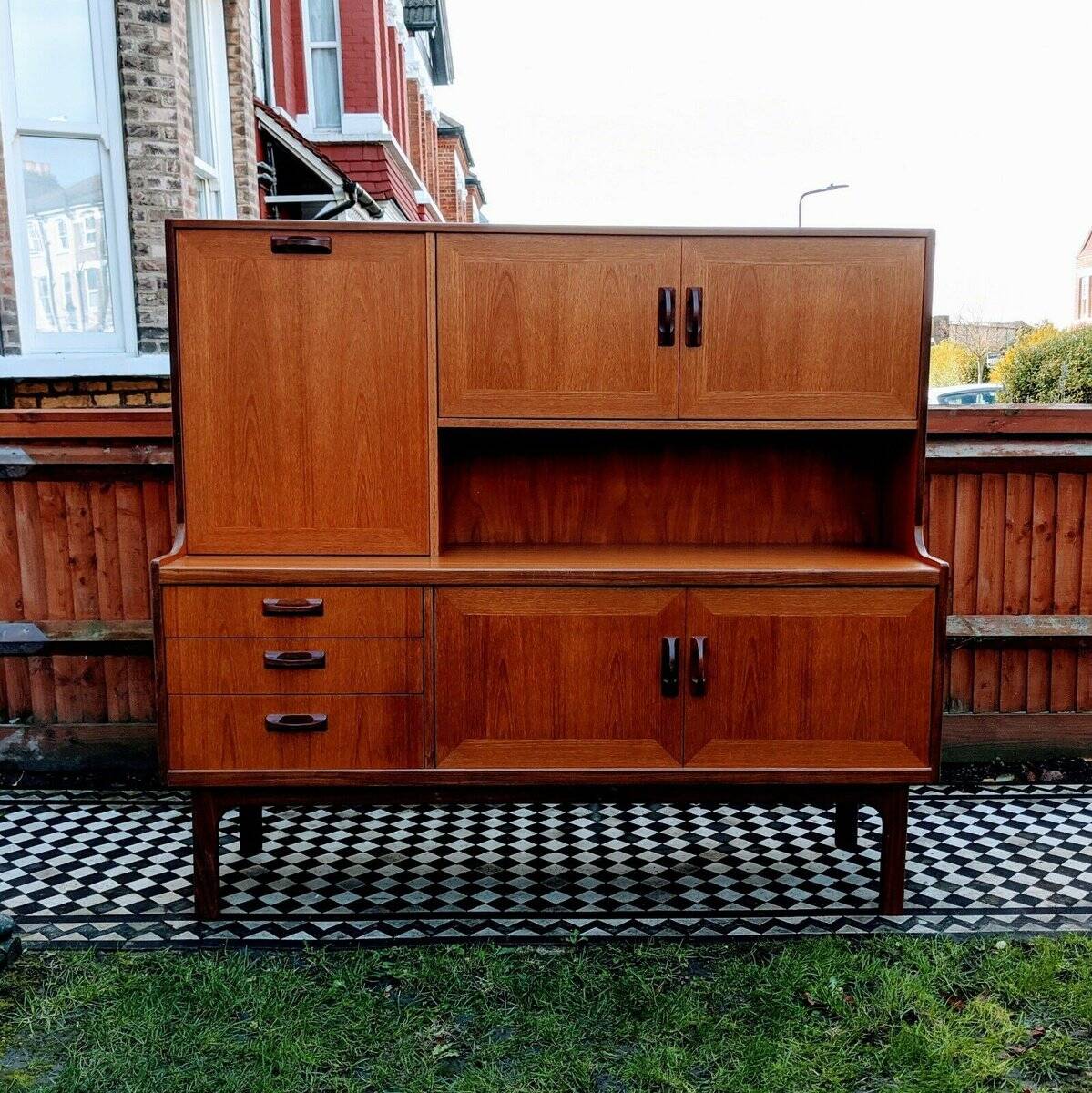 Mid-Century enfilade in brown teak veneer by E. Gomme for G-Plan, 1962, 160×45×145 cm