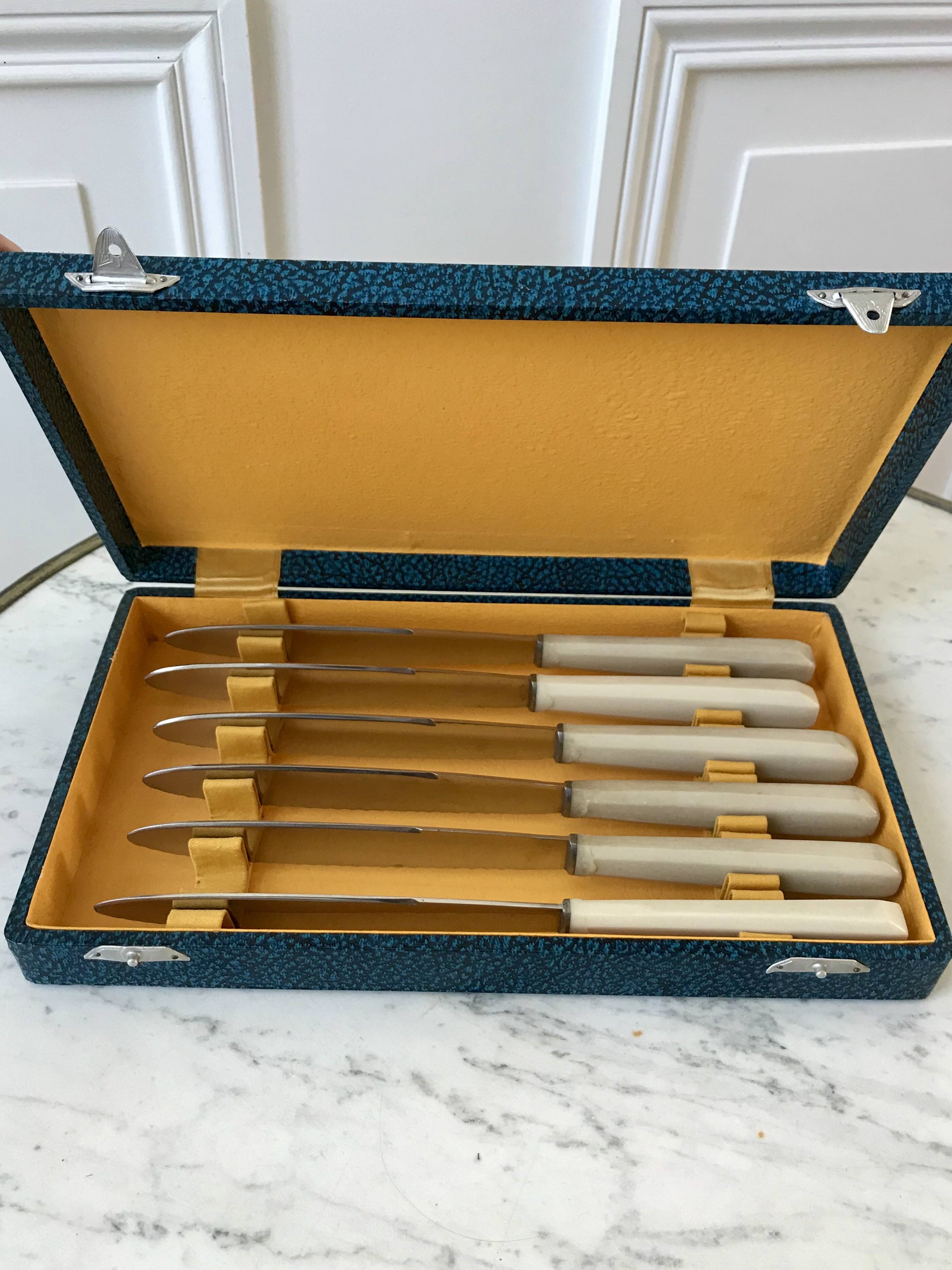 set of 6 white bakelite knives from the 60s