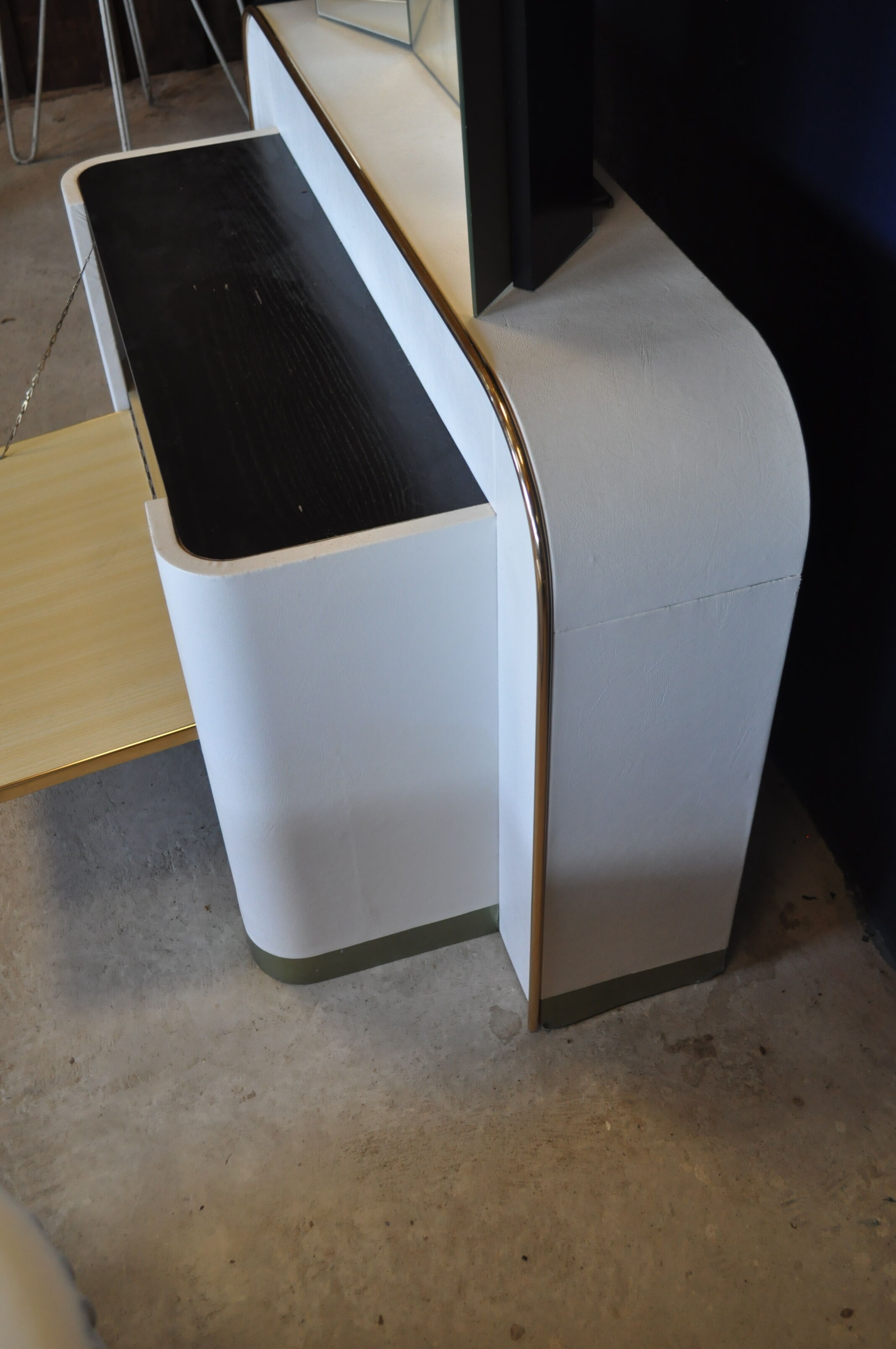 Dressing table space age 60's