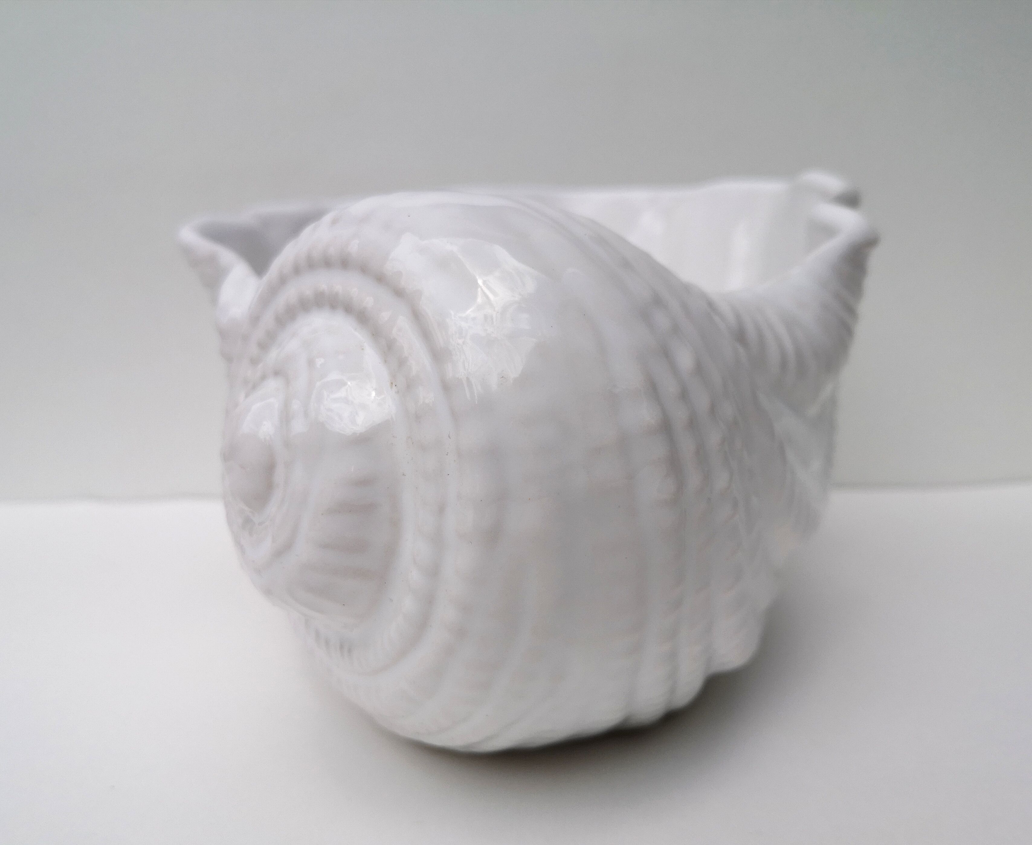 Salad bowl / cache vintage shell pot in earthenware