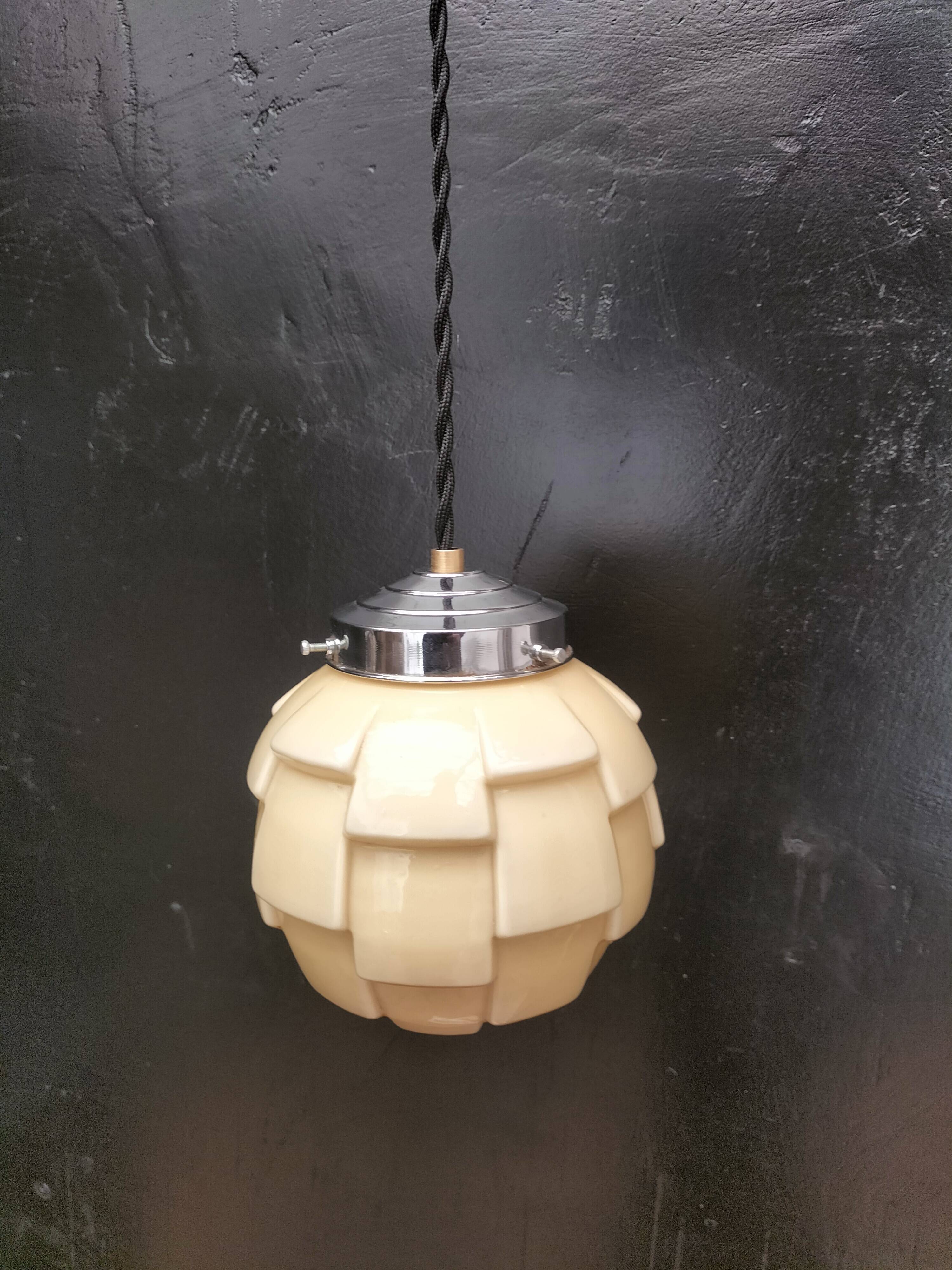 Art deco suspension
