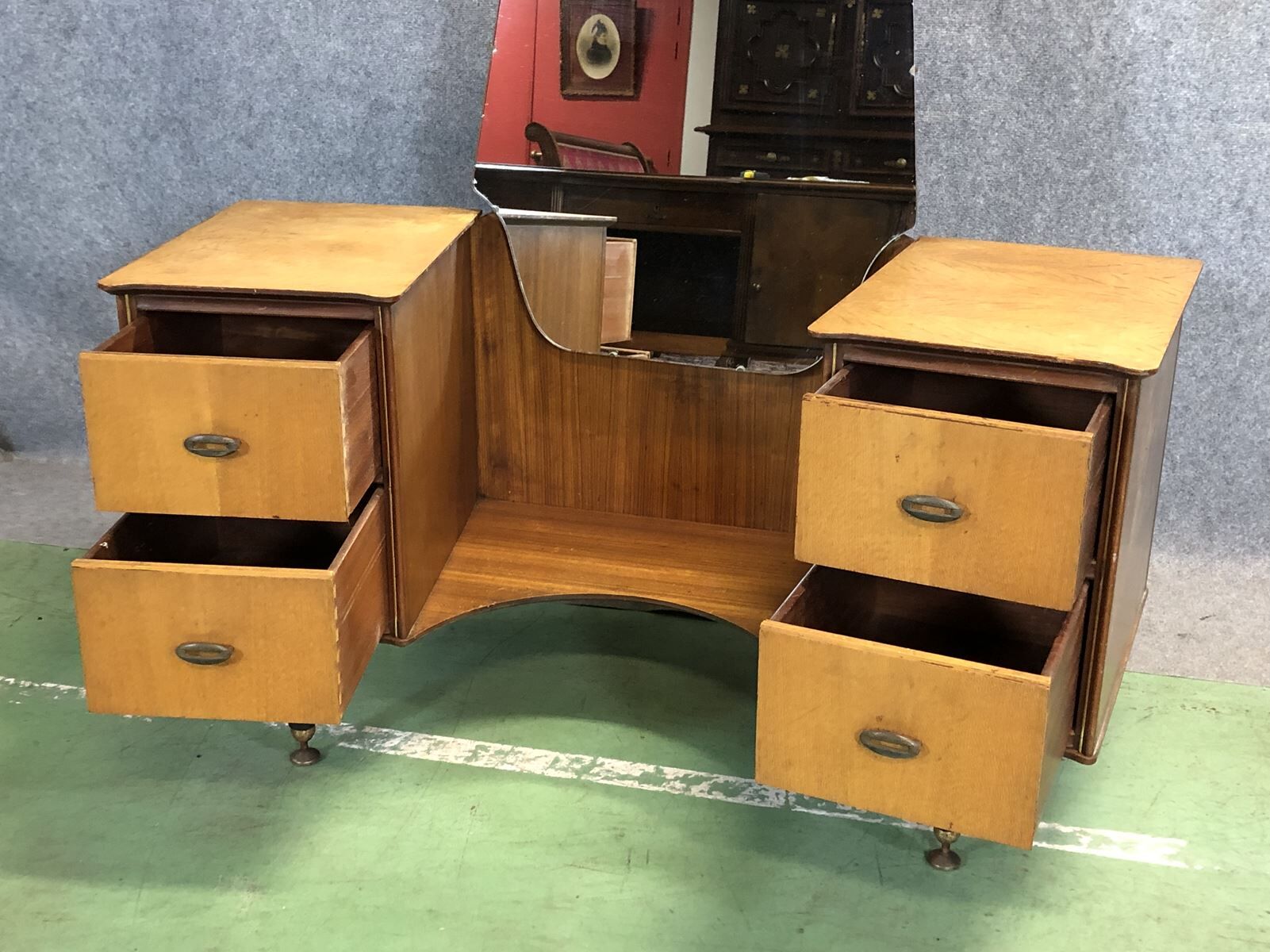 Hairdresser 1970s in teak and oak blond feet compass