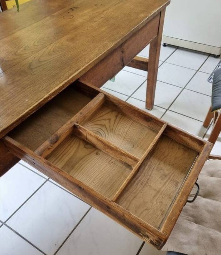 Large chestnut firm table