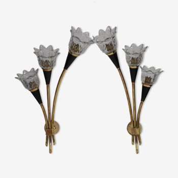 Paire d'appliques corolles, laiton et verre. Années 50.