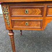 Elegant flat desk in Louis XVI style made of marquetry wood.