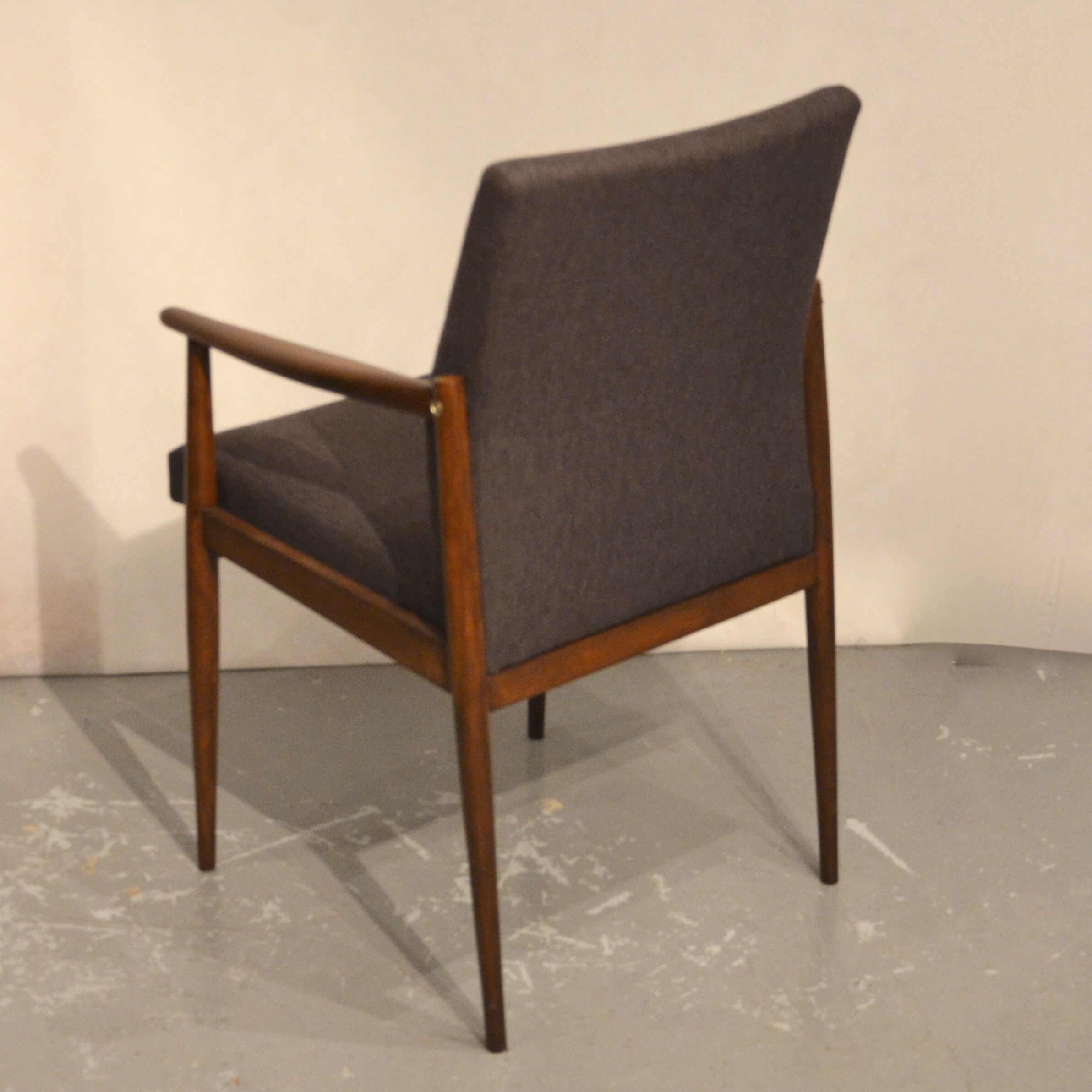 Fauteuil scandinave retapissé