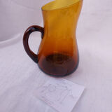 Carafe en verre soufflé ambré