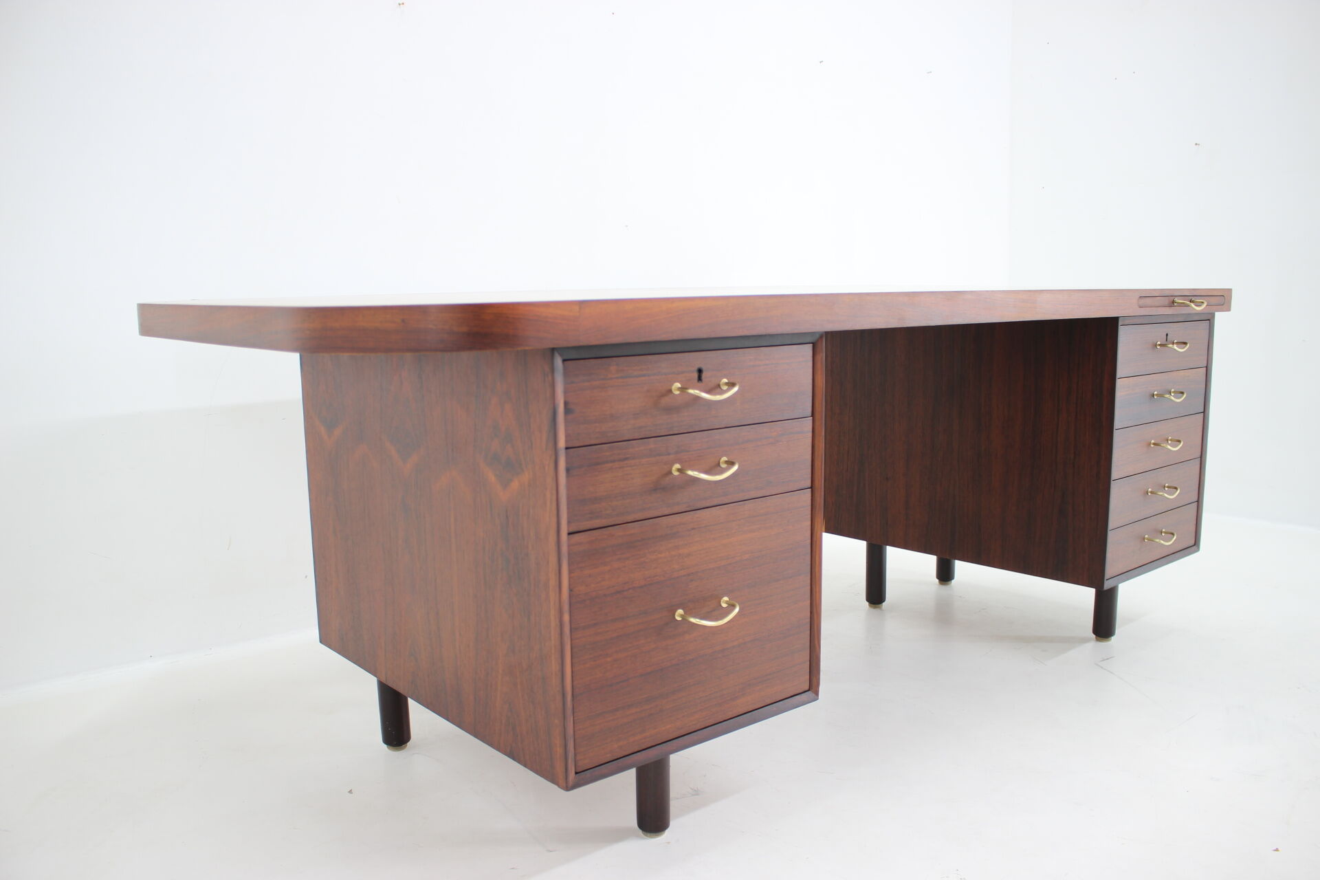 1960s Large exclusive free standing palisander desk