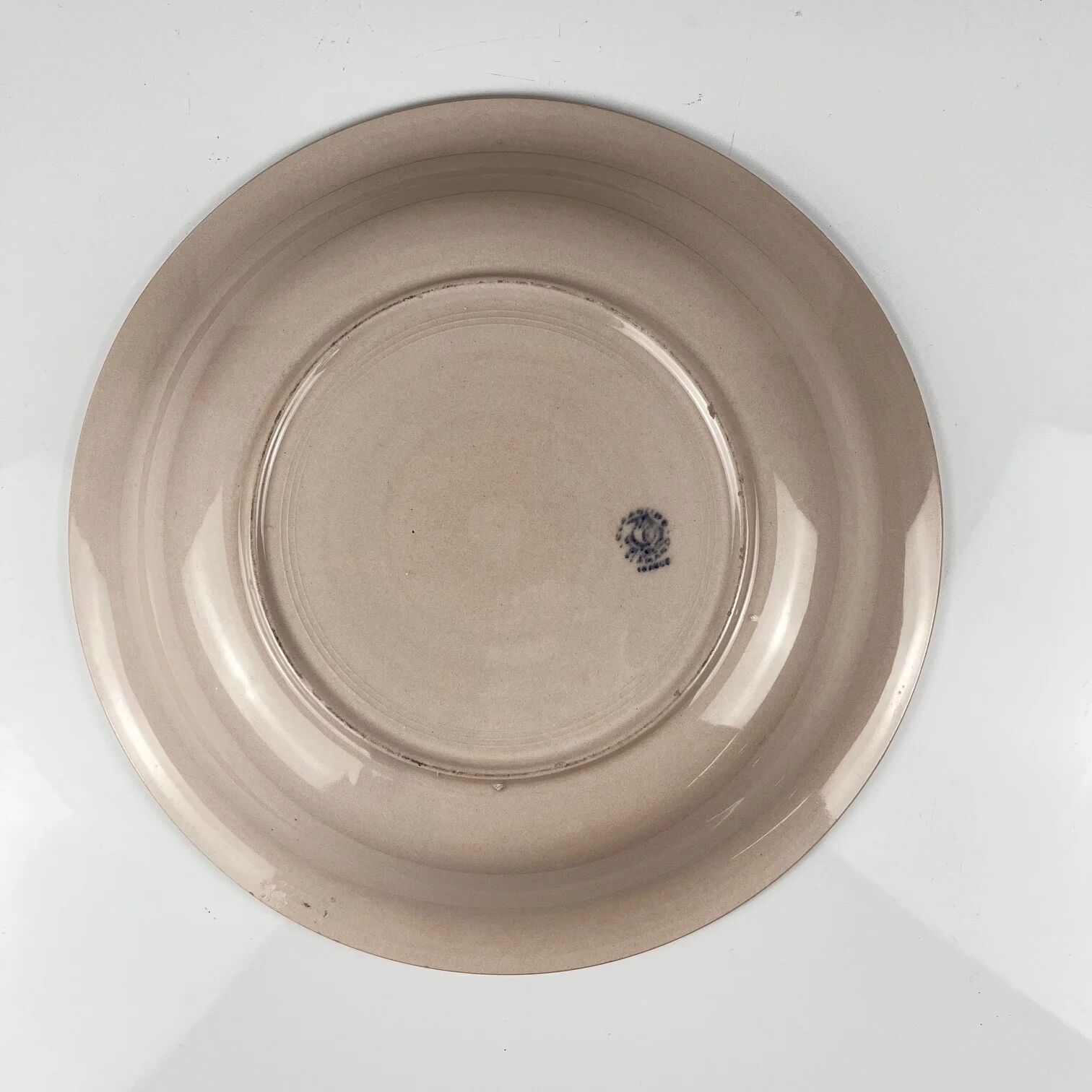 Pale pink hollow round plate St Amand, Céranor, 1940
