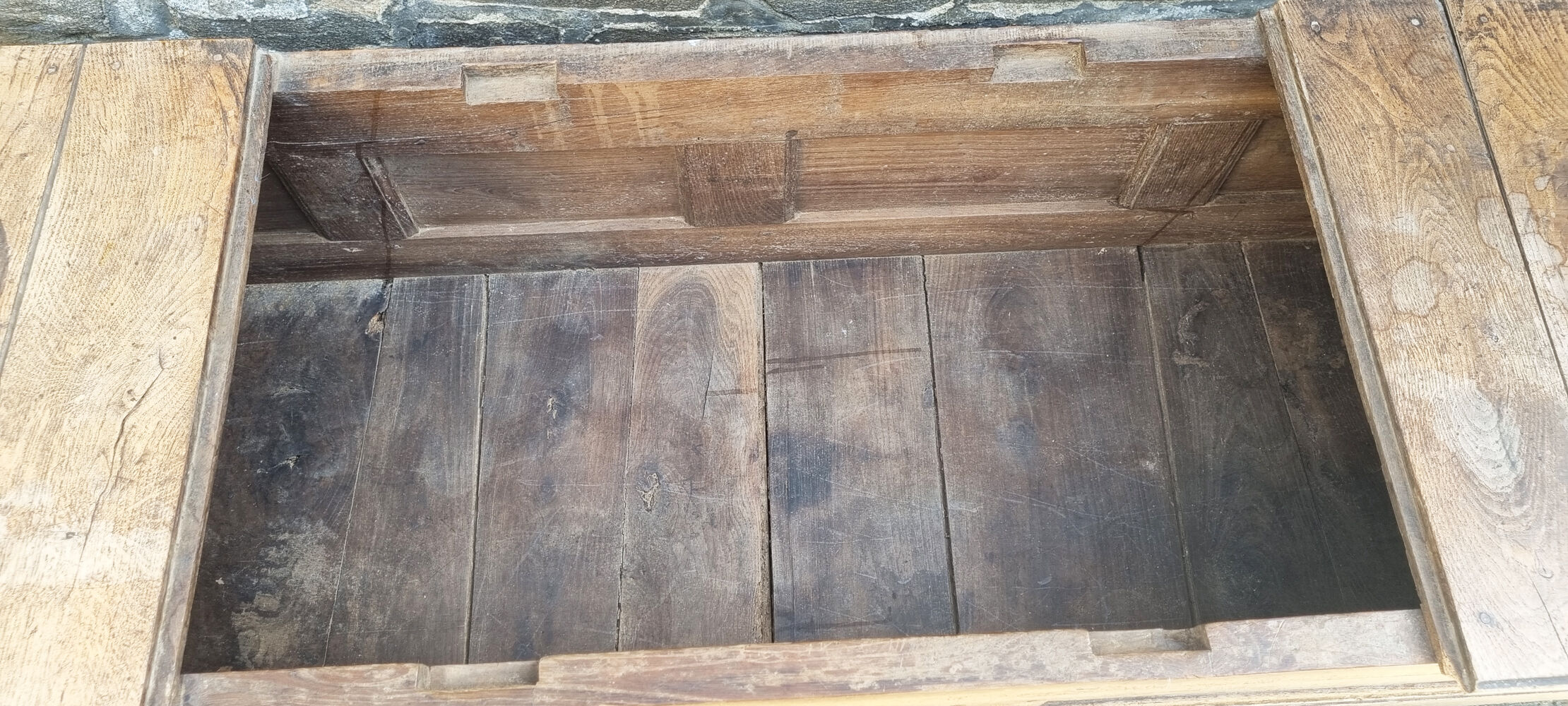 Closed bed chest bench Breton, solid oak pegged wood, nineteenth century