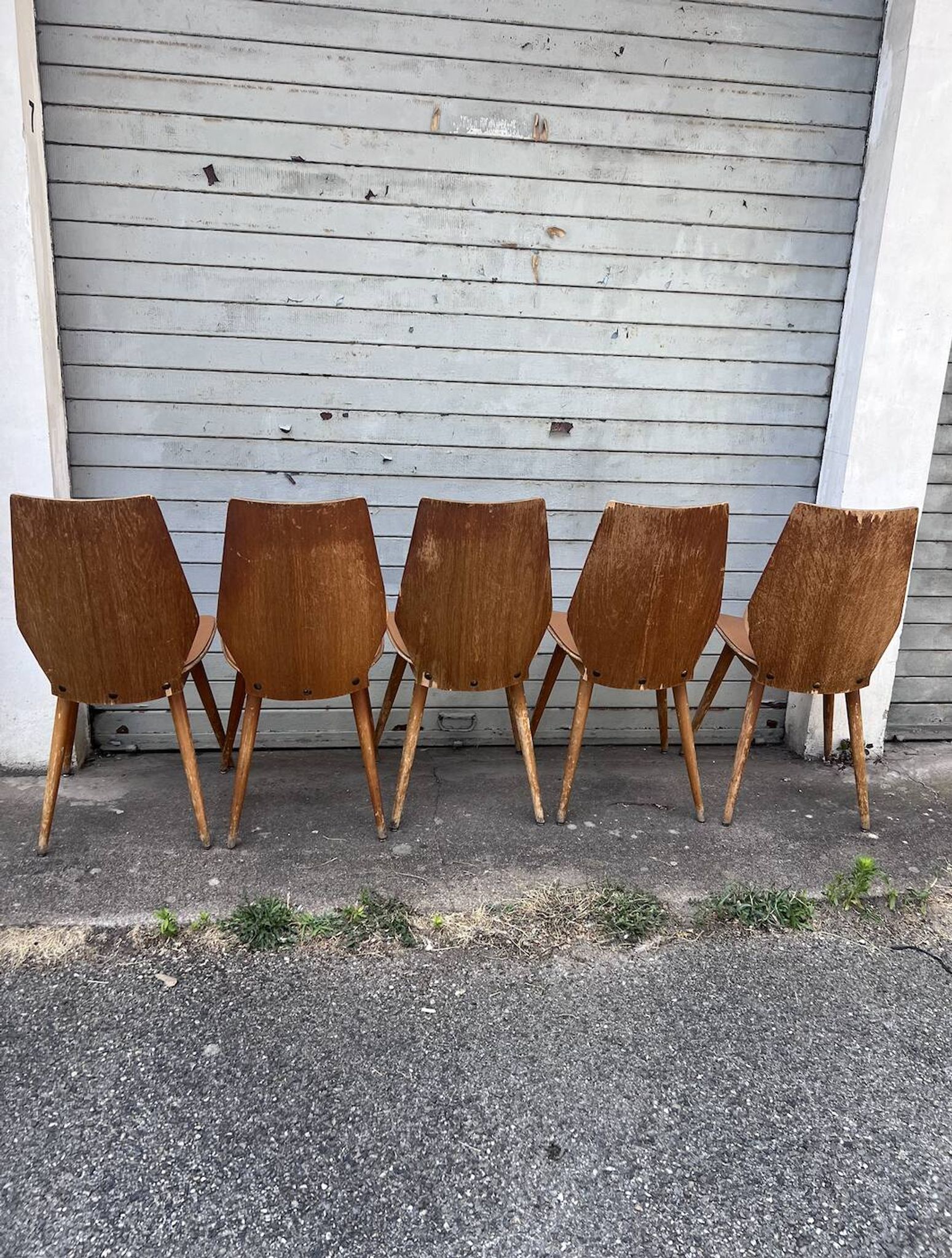 (Lot) 5 vintage wooden chairs attributed to Baumann (to be restored)