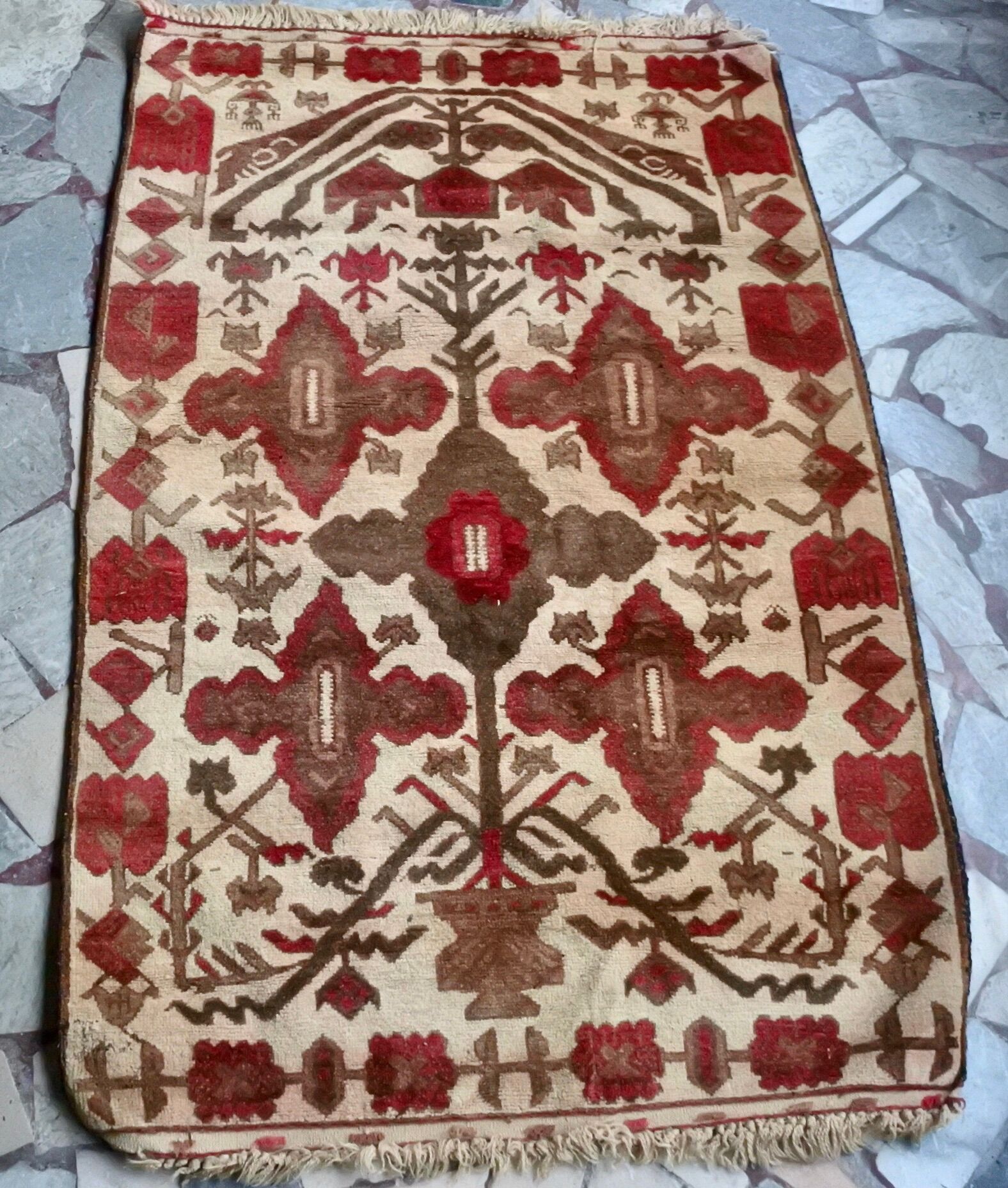 Caucasian Vintage/Antique carpet 135x88cm.