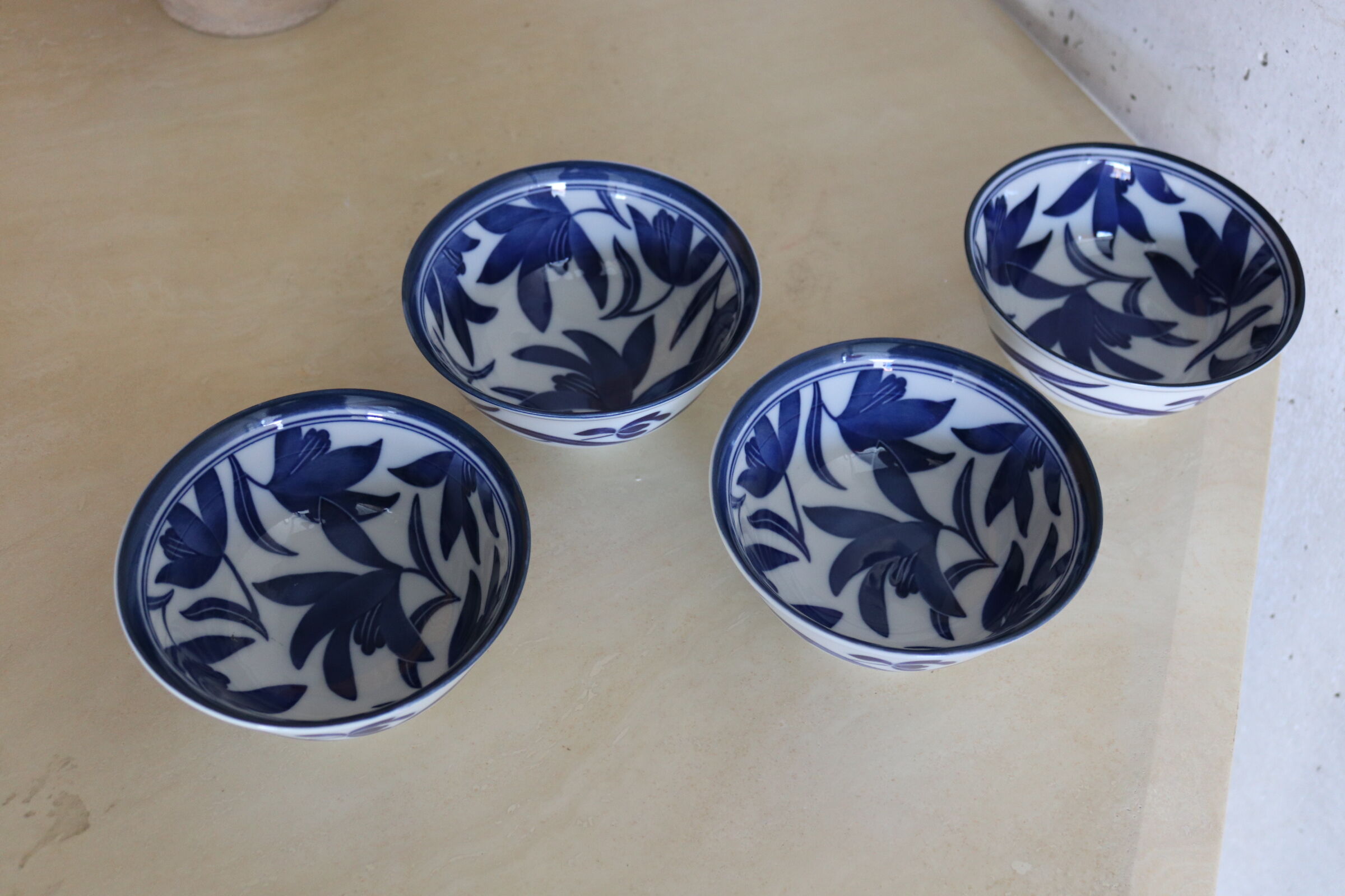 4 vintage asian bowls