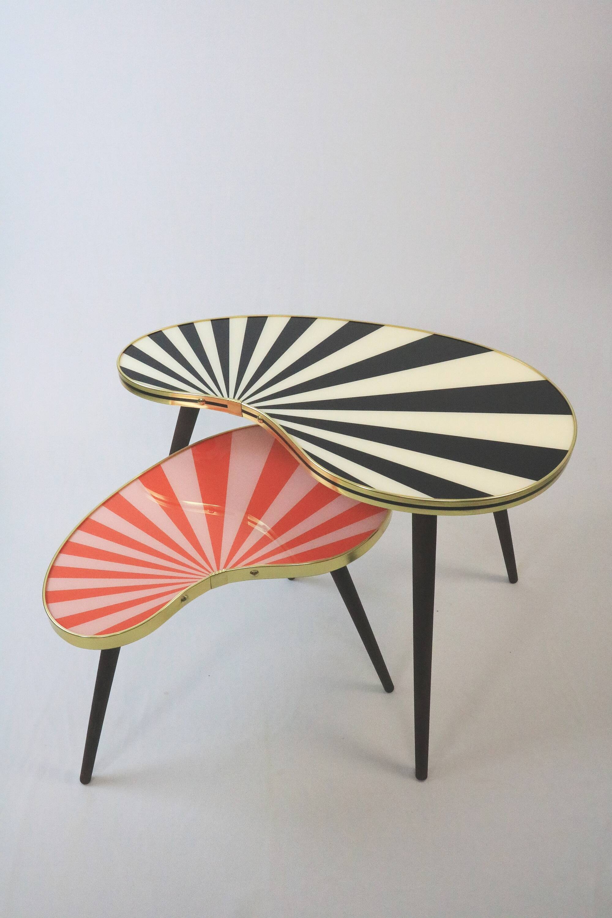 Side table, kidney-shaped, red-pink stripes, three elegant legs, 50s style