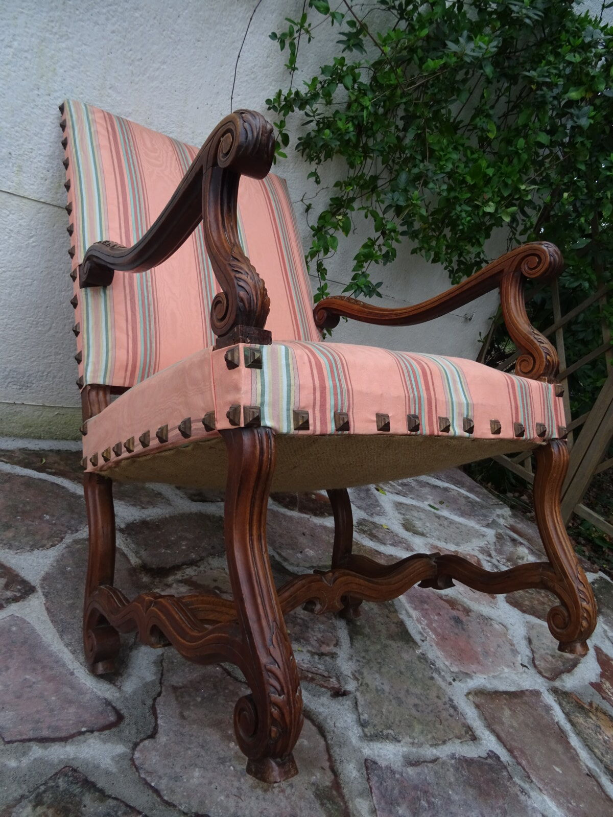 Louis XIII acanthe-leaf chair