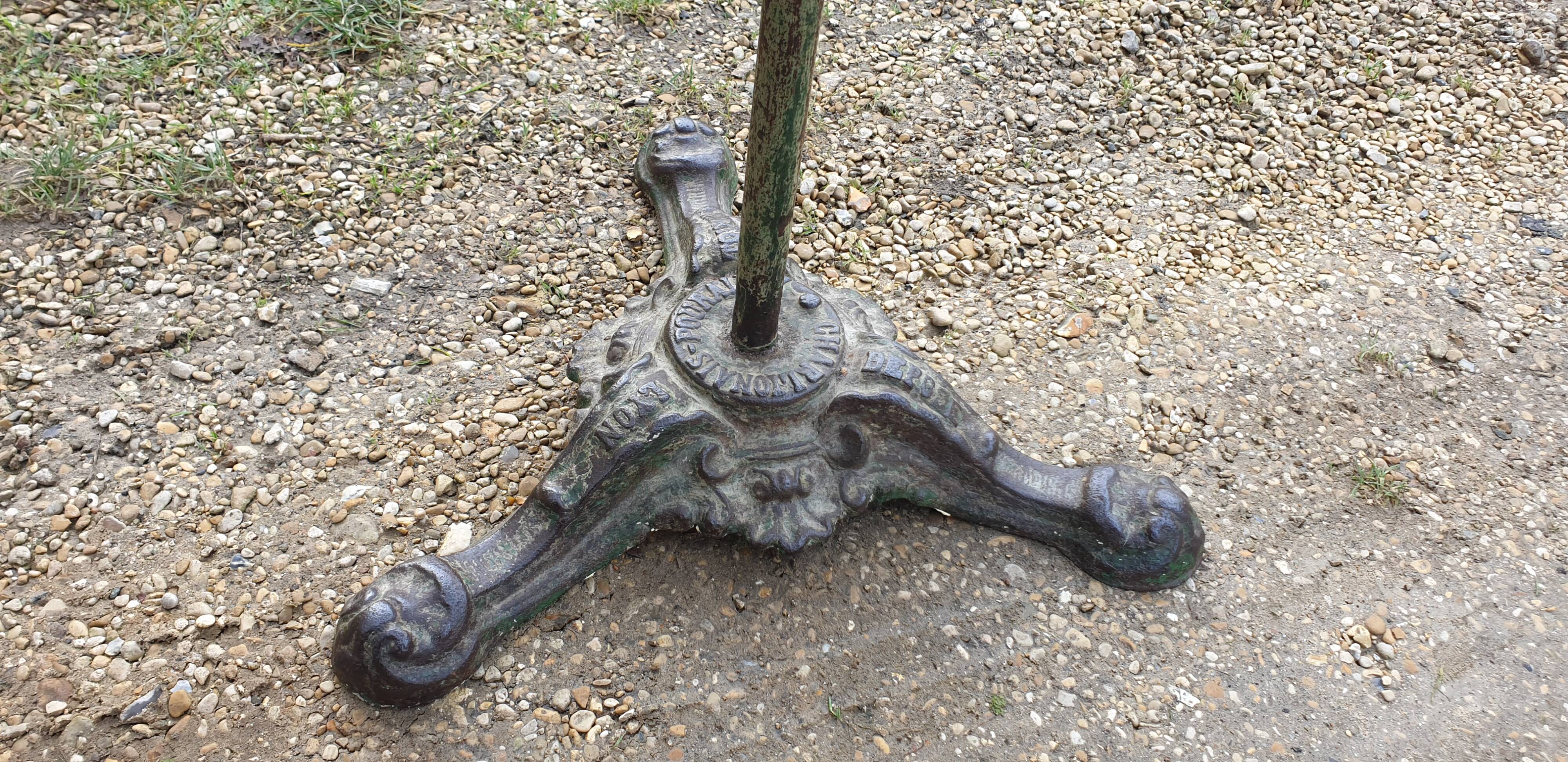 Pedestal bistro table