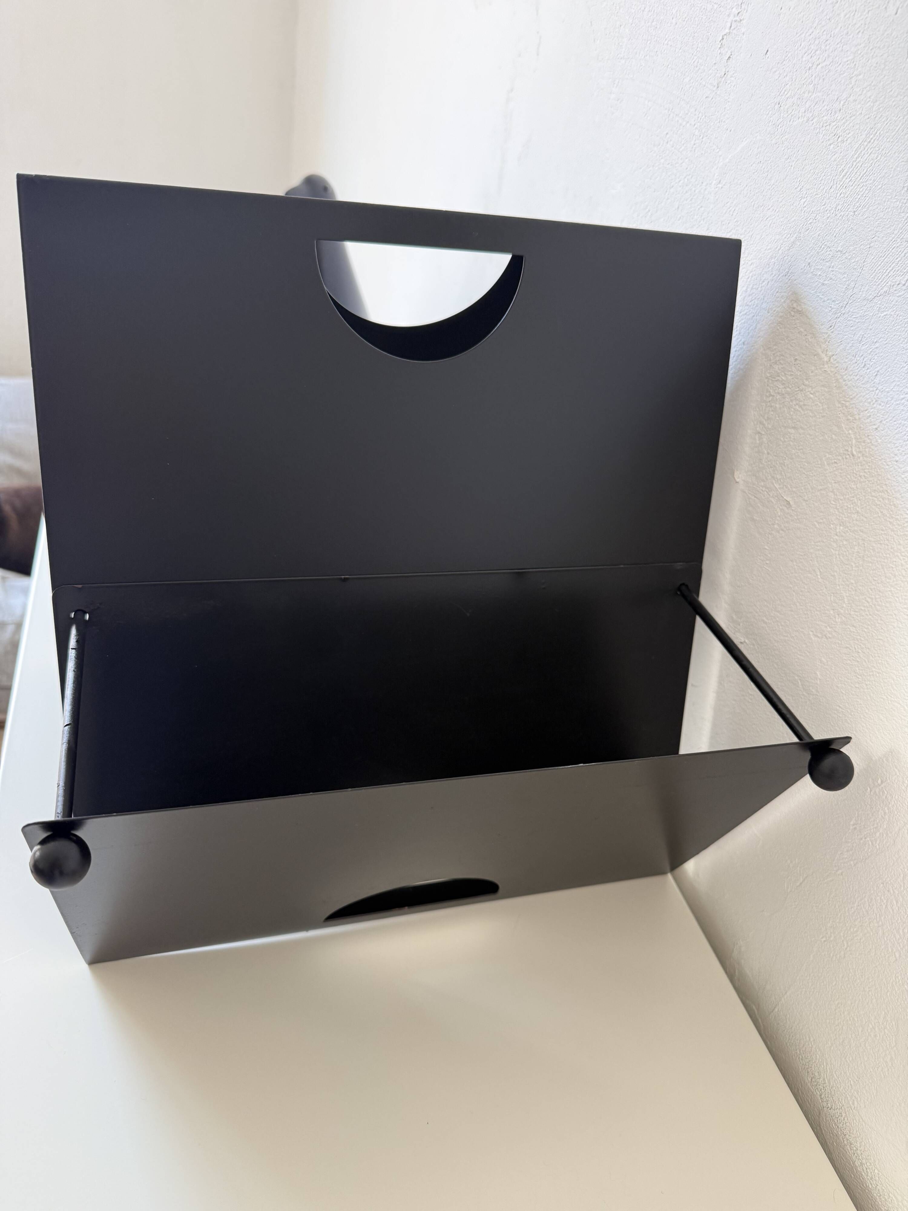 Share magazine rack 80s design Memphis Starck vinyl rack DJ Cassina Flos