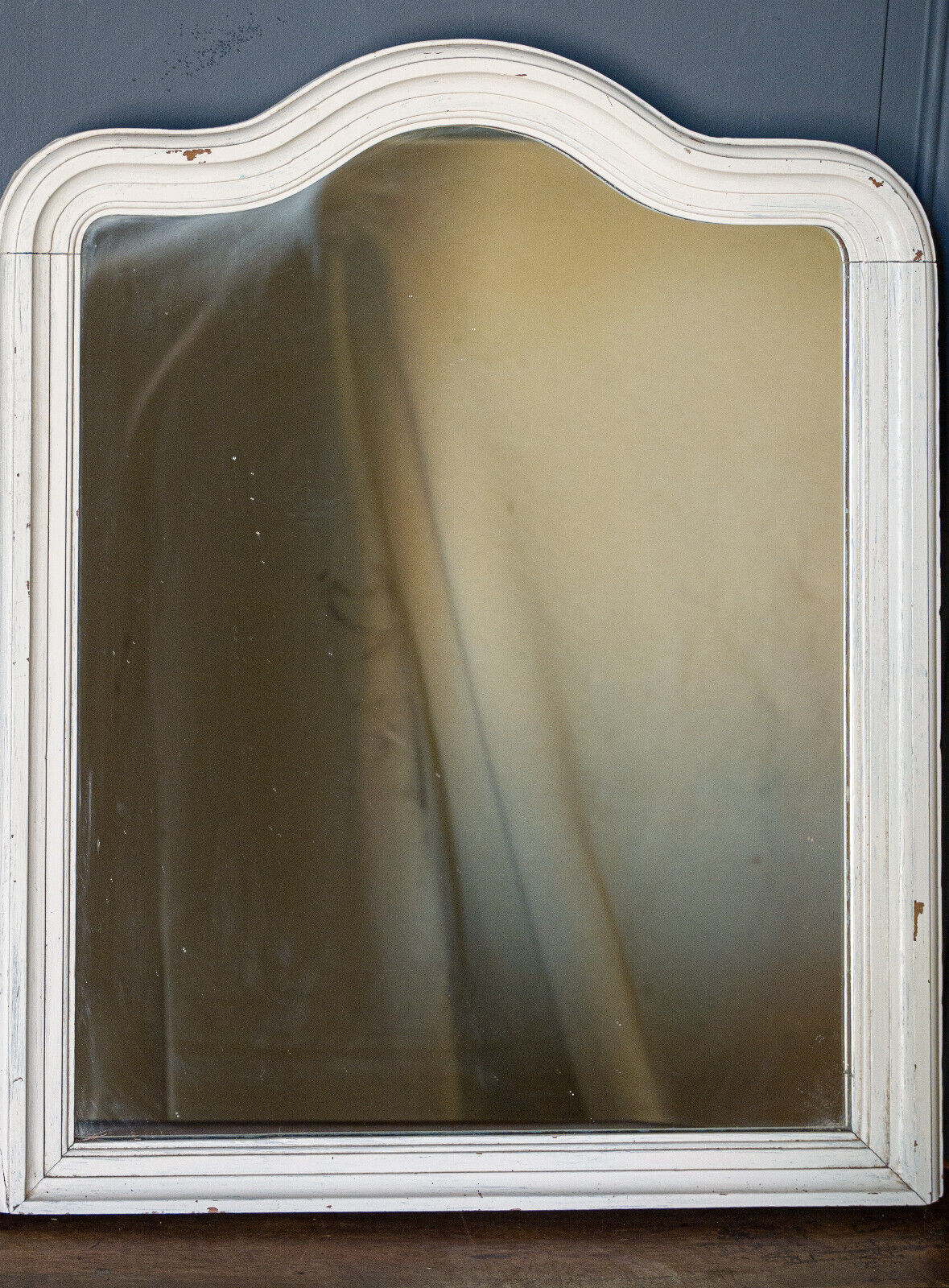 Wooden mirror Early twentieth Creamy white patina Original background