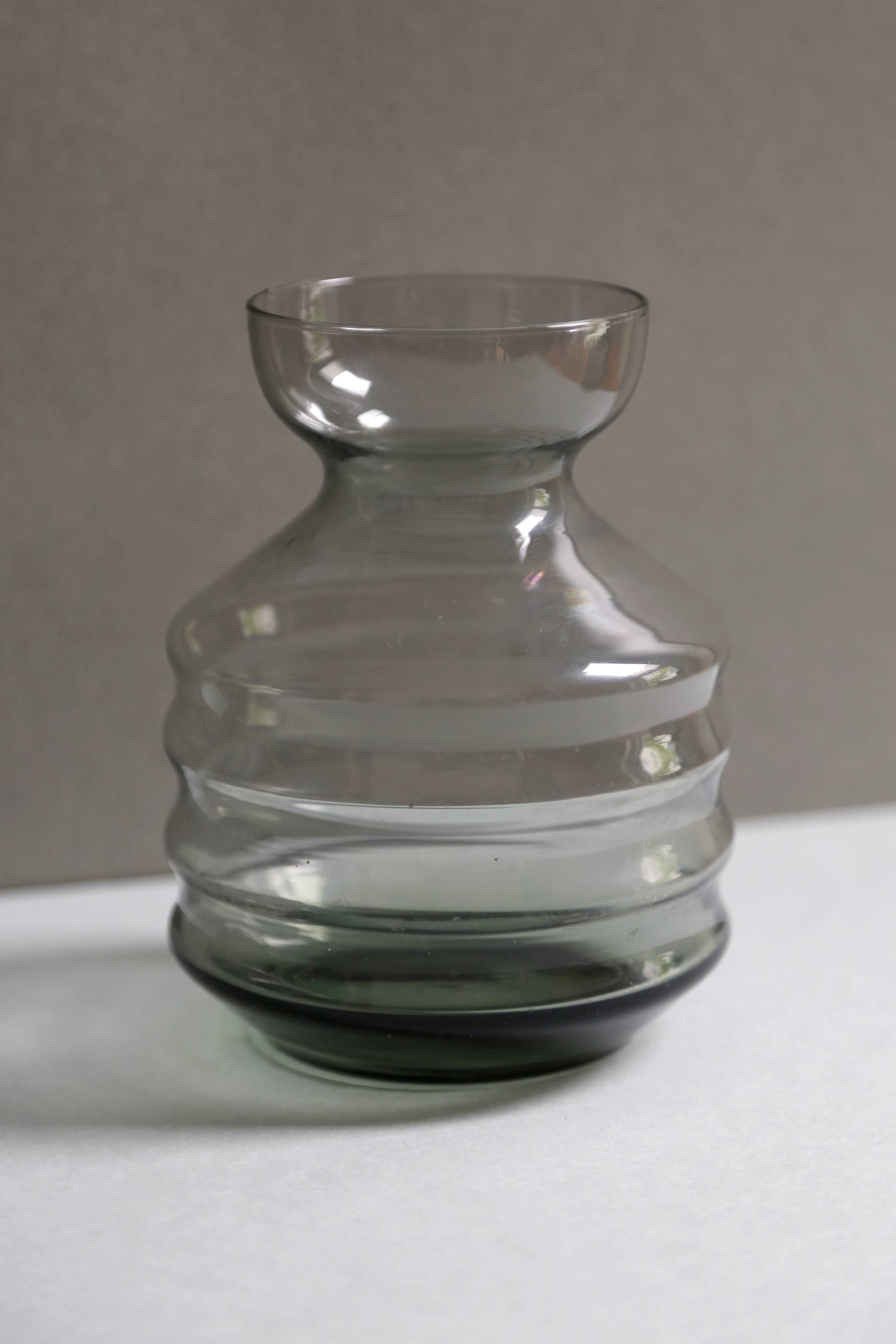 Soliflore and smoked glass vase