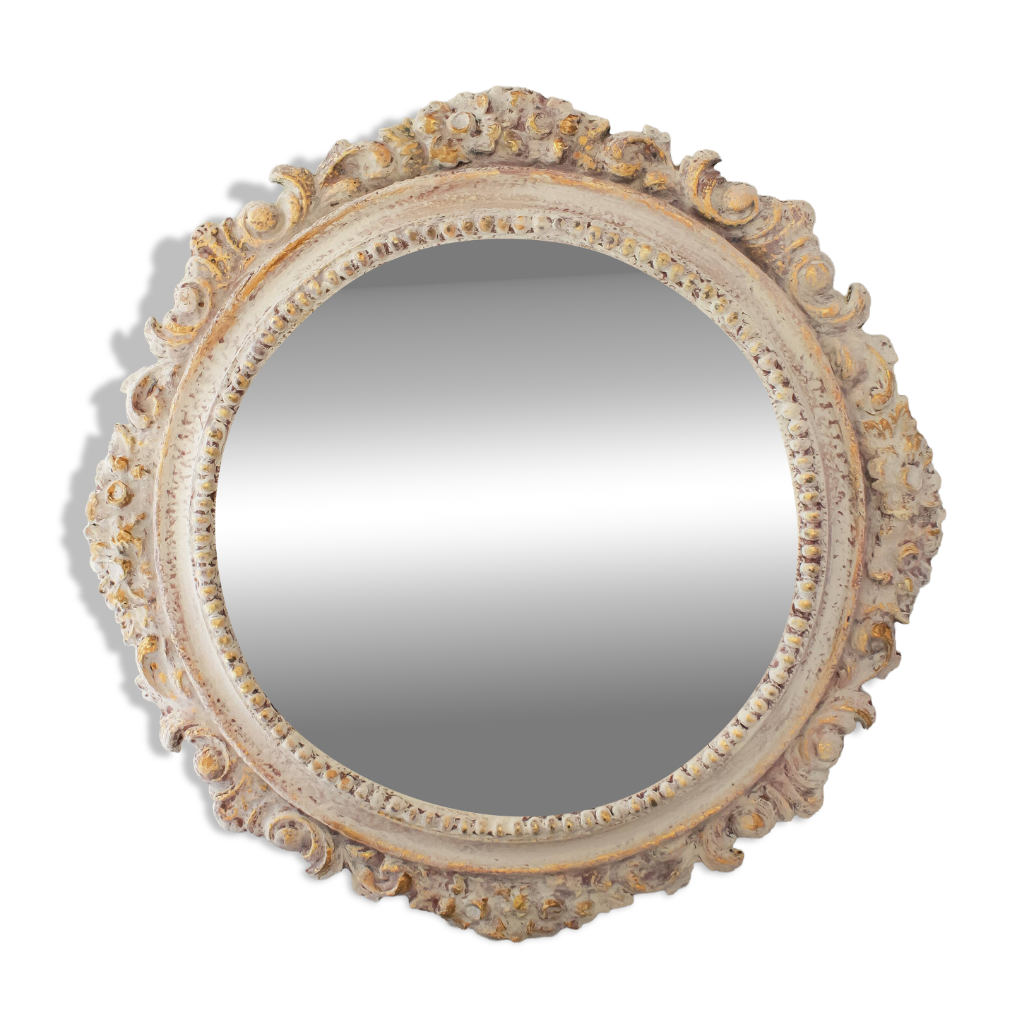 Espejo redondo de madera decorado.