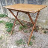 Foldable wooden table