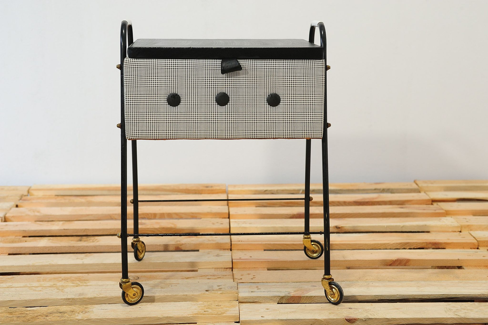 Table de couture allemand sur roulettes des années 1970