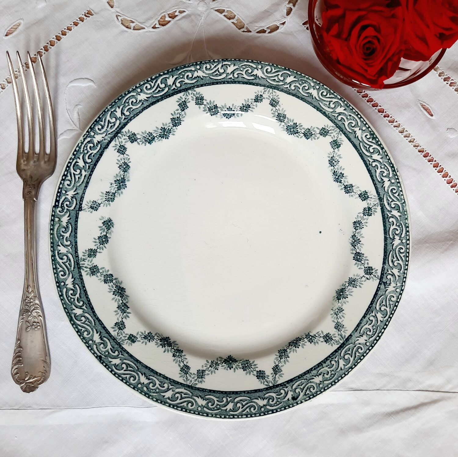 Old flat plates mismatched in iron earth accompanied by a serving dish