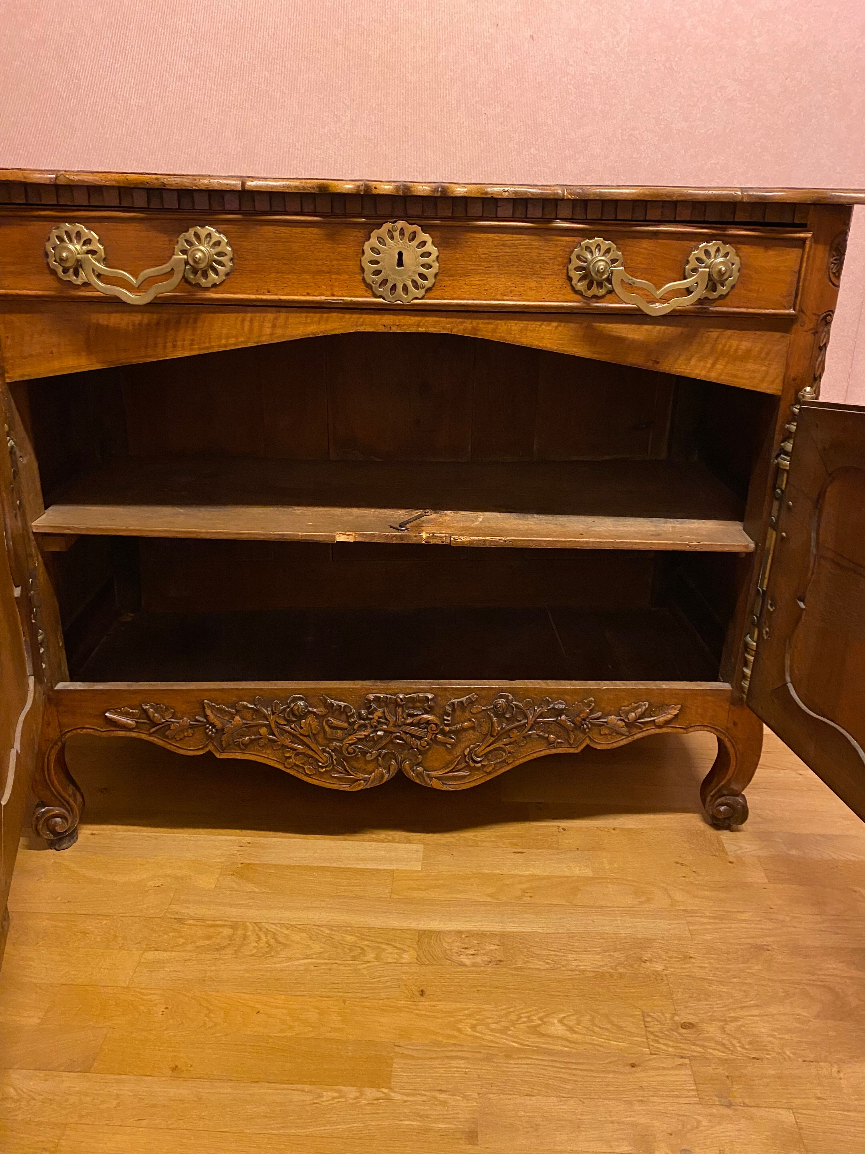 Buffet provençale en noyer XVIII siècle