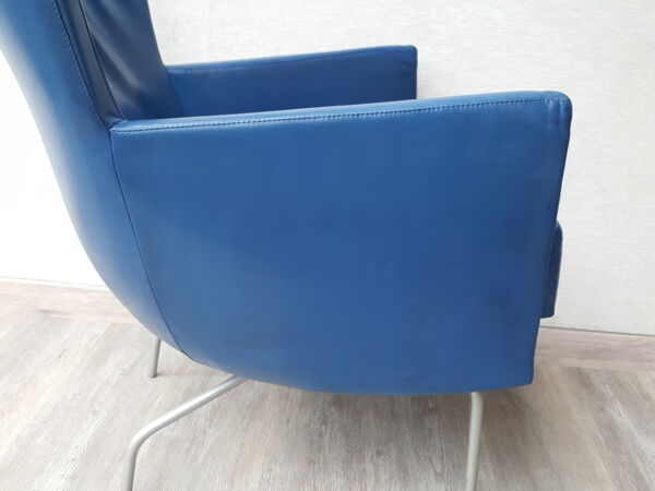 fauteuil futuriste en cuir vintage en bleu