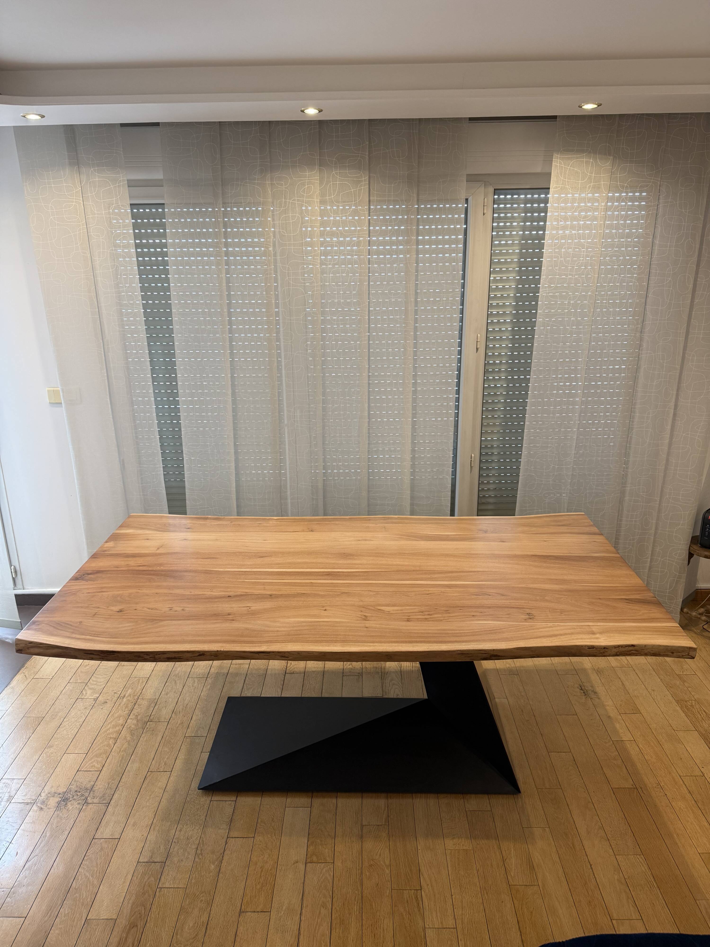 Suspended dining table in acacia wood and metal Coco