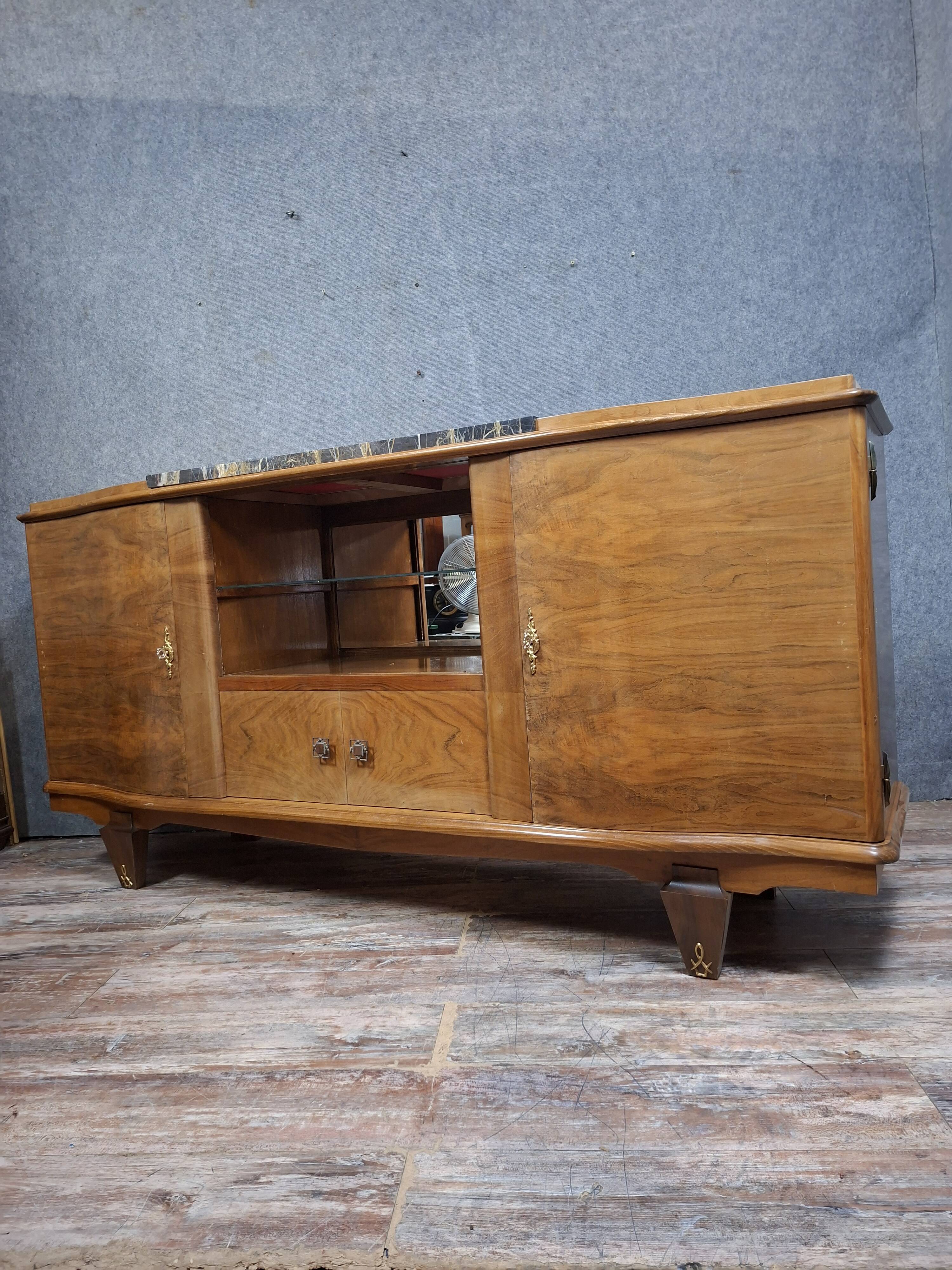 Art Deco buffet in flame walnut veneer, French work from the 1930s.