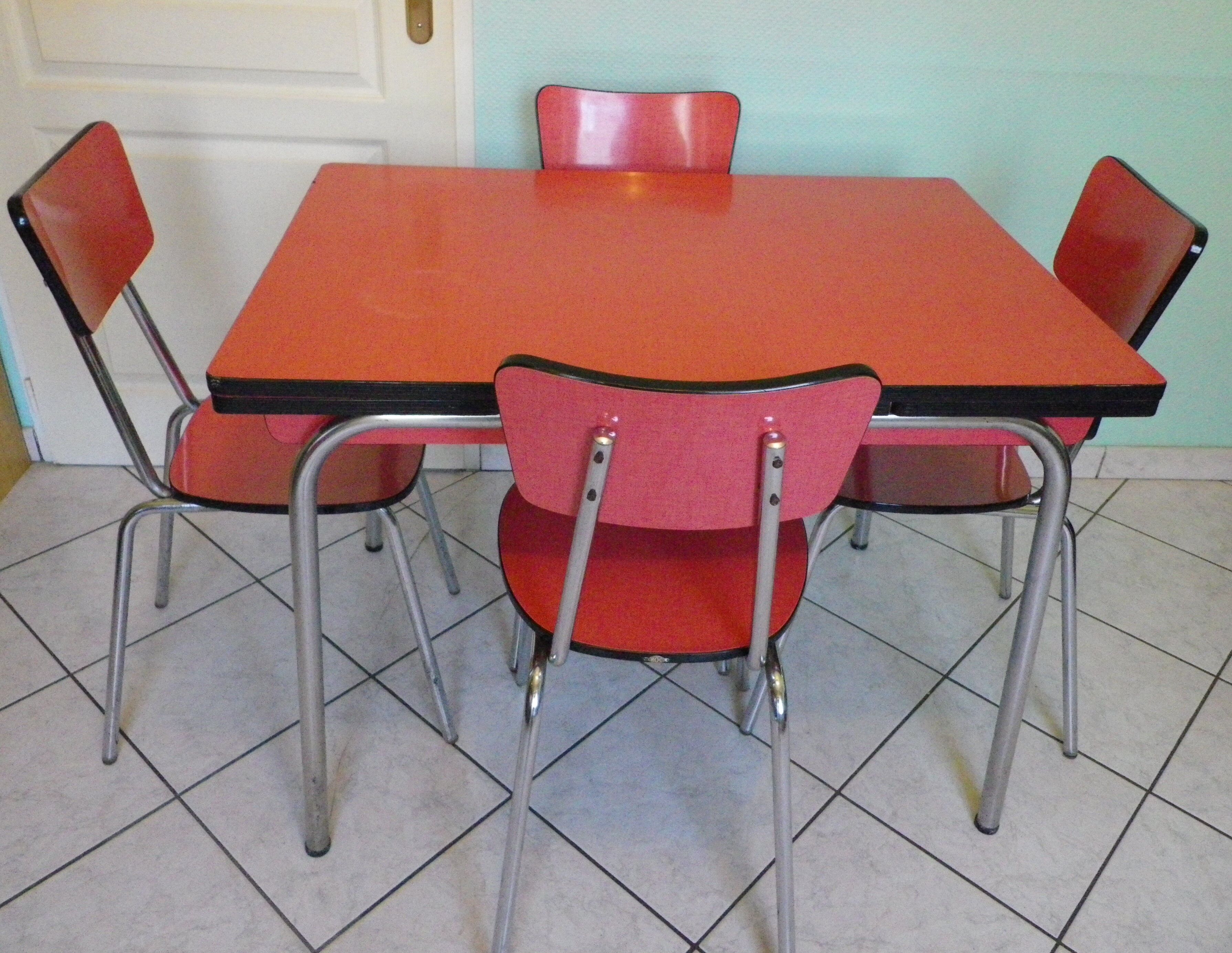 Table in red formica, 4 roc chairs, 2 extension cords, 2 drawers 60
