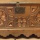 Coffre ancien en bois sulpte