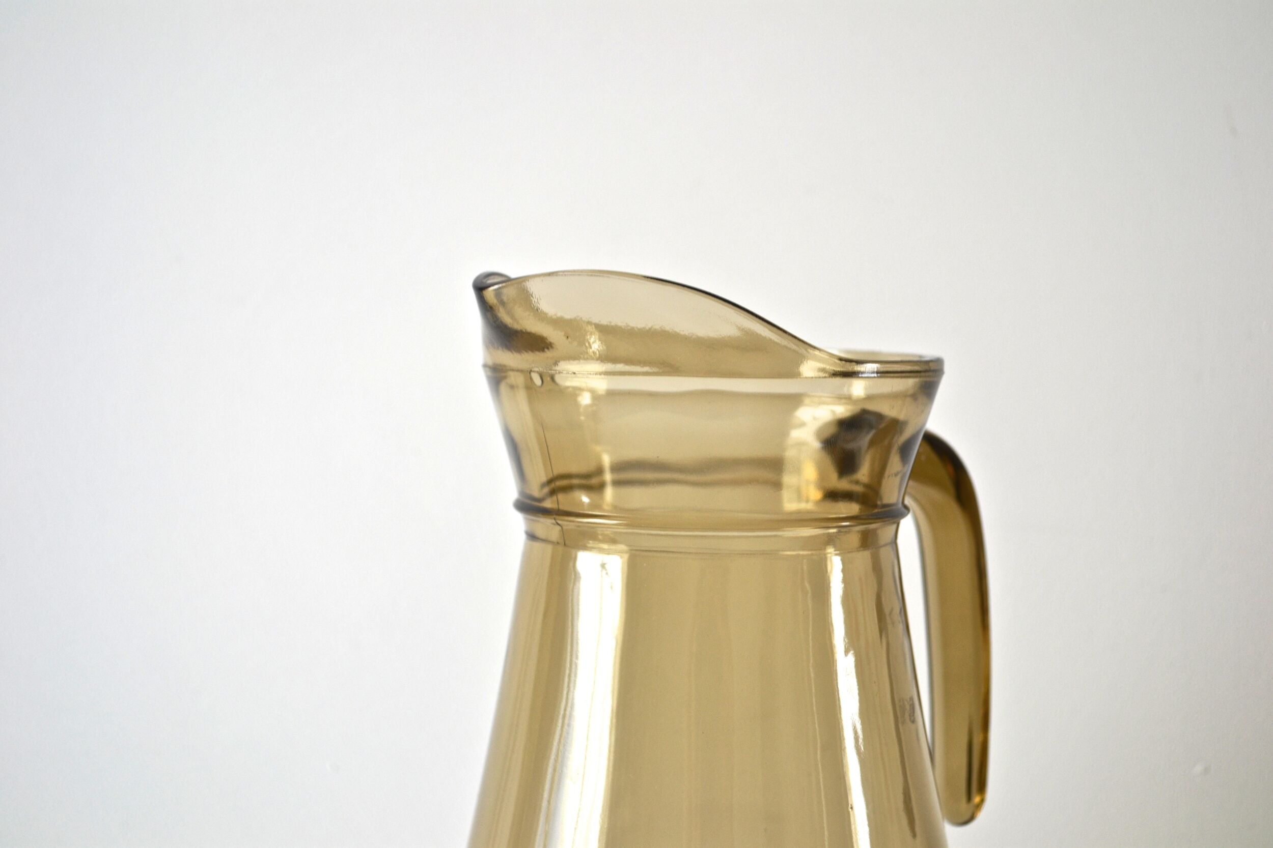 Decanter and four glasses